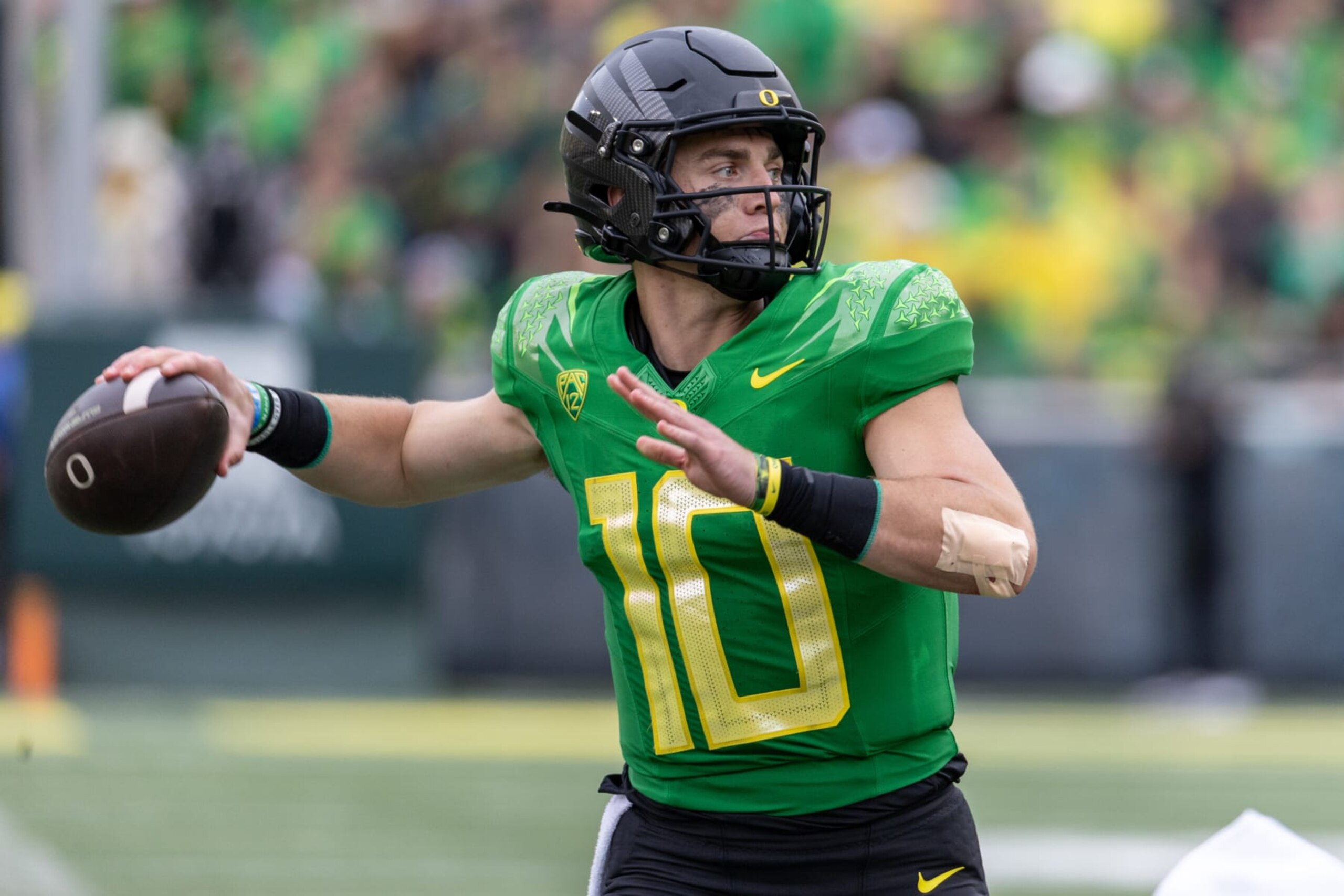 EUGENE, OREGON - SEPTEMBER 23: Quarterback Bo Nix #10 of the Oregon Ducks passes the ball against the Colorado Buffaloes during the second half at Autzen Stadium on September 23, 2023 in Eugene, Oregon. (Photo by Tom Hauck/Getty Images)