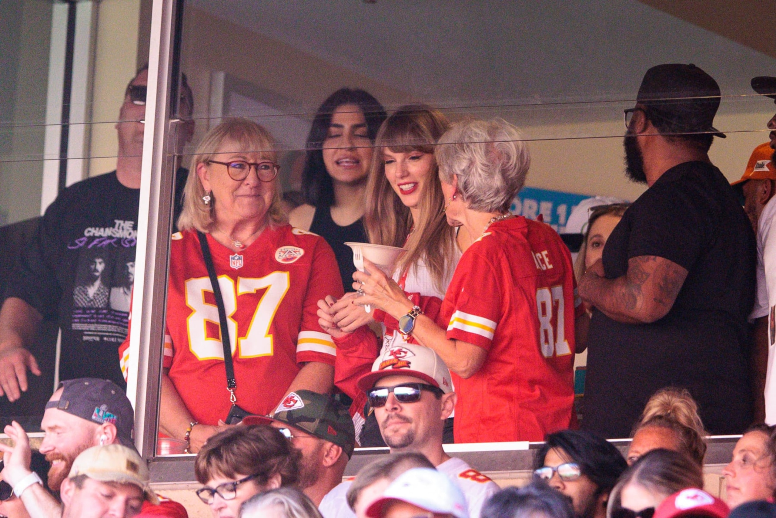 KANSAS CITY, MO - SEPTEMBER 24: Singer Taylor Swift watches the game with Donna Kielce Kansas City Chiefs tight end Travis Kelce (87) mom against the Chicago Bears on September 24th, 2023 at GEHA Field at Arrowhead Stadium in Kansas City, Missouri. (Photo by William Purnell/Icon Sportswire via Getty Images)