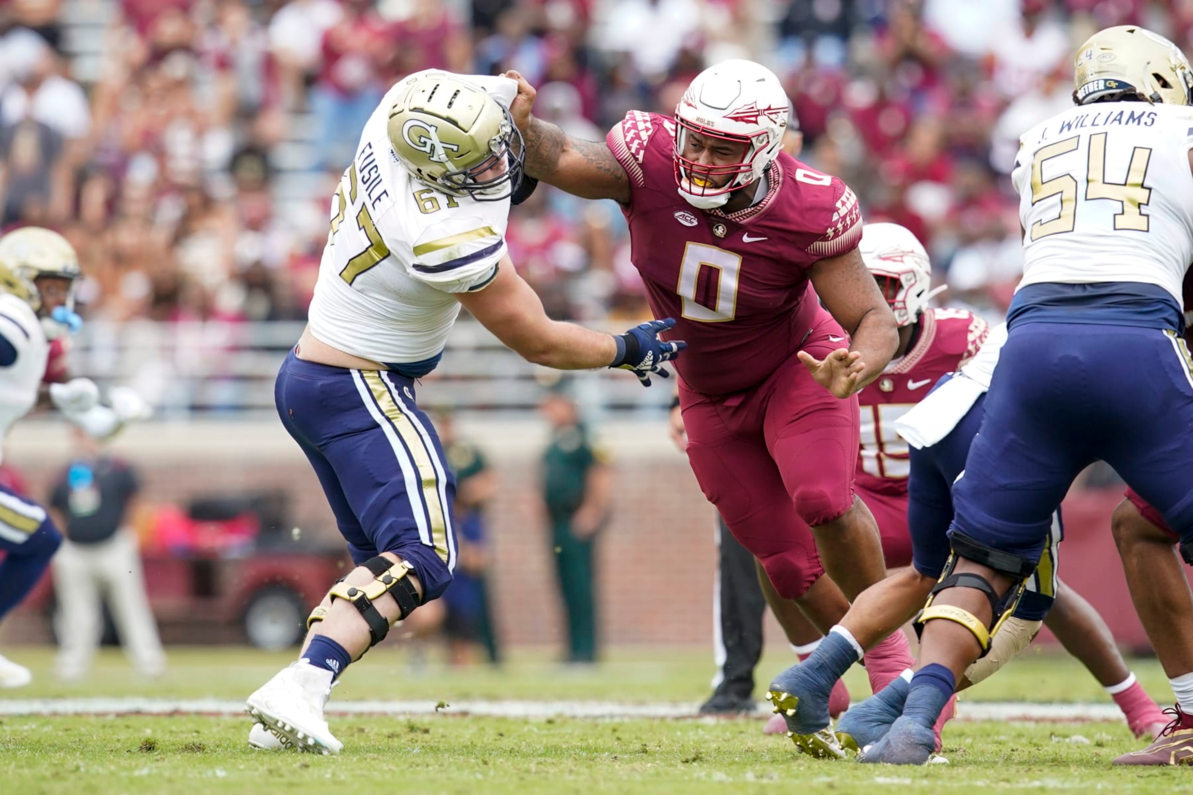 TALLAHASSEE, FL - OCTOBER 29: Florida State Seminoles defensive tackle Fabien Lovett (0) sets the line of scrimmage during a college football game against the Georgia Tech Yellow Jackets on October 29, 2022 at Doak Campbell Stadium in Tallahassee, FL. (Photo by Chris Leduc/Icon Sportswire via Getty Images) TALLAHASSEE, FL - OCTOBER 29: Florida State Seminoles defensive tackle Fabien Lovett (0) sets the line of scrimmage during a college football game against the Georgia Tech Yellow Jackets on October 29, 2022 at Doak Campbell Stadium in Tallahassee, FL. (Photo by Chris Leduc/Icon Sportswire via Getty Images)
