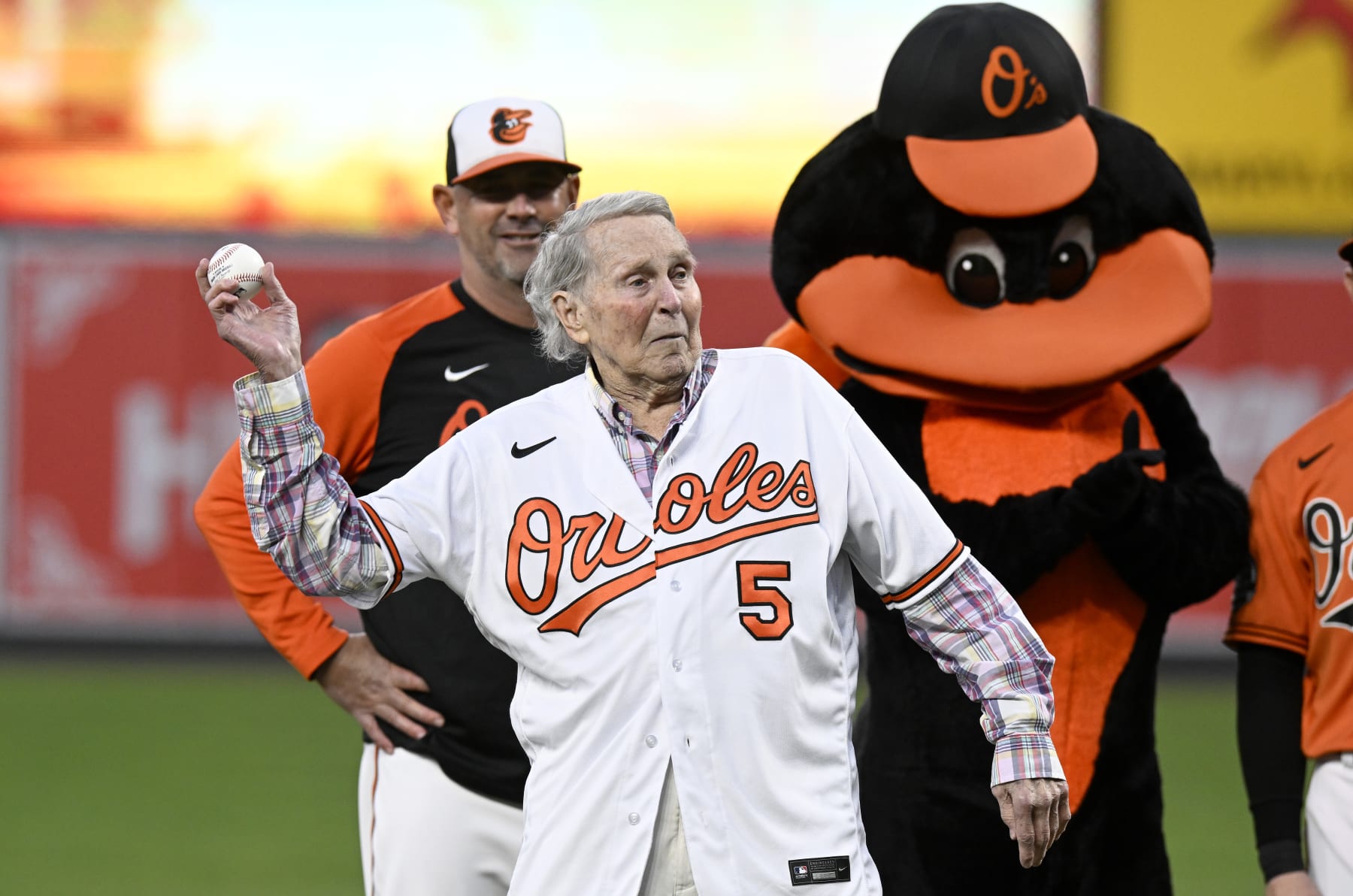 Brooks Robinson Dies at 86; Hall of Famer Won 2 World Series, AL