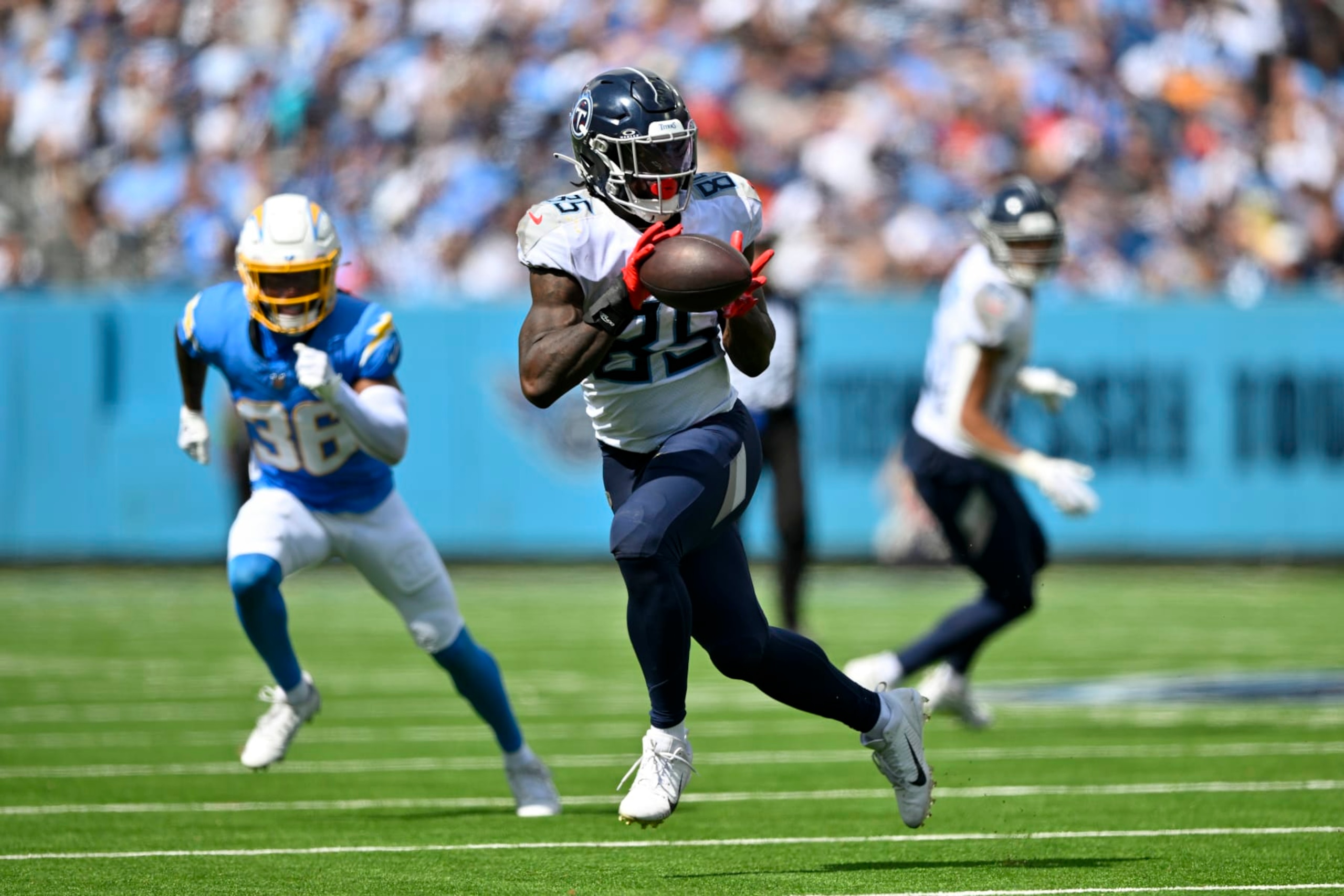 NASHVILLE, TENNESSEE - SEPTEMBER 17: Chigoziem Okonkwo #85 of the Tennessee Titans catches the ball during an NFL football game against the Los Angeles Chargers at Nissan Stadium on September 17, 2023 in Nashville, Tennessee. The Tennessee Titans won 27-24 in overtime. (Photo by Alika Jenner/Getty Images)
