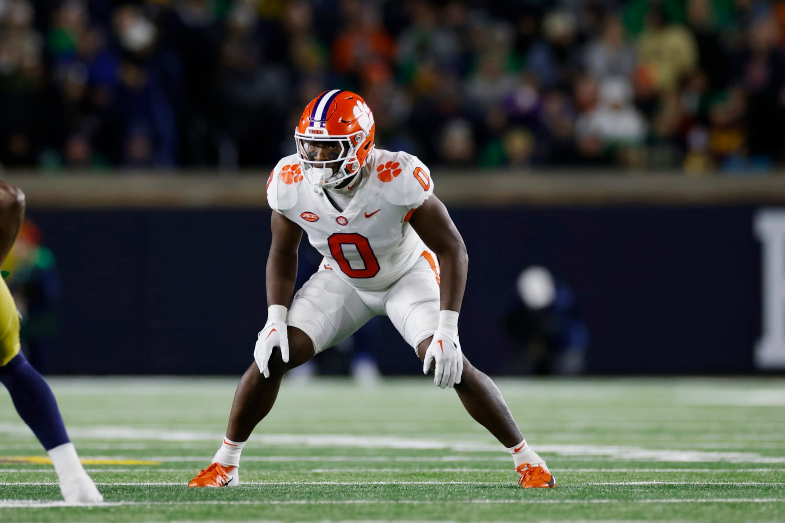 SOUTH BEND, IN - NOVEMBER 05: Clemson Tigers linebacker Barrett Carter (0) lines up on defense during a college football game against the Notre Dame Fighting Irish on November 05, 2022 at Notre Dame Stadium in South Bend, Indiana. (Photo by Joe Robbins/Icon Sportswire via Getty Images)