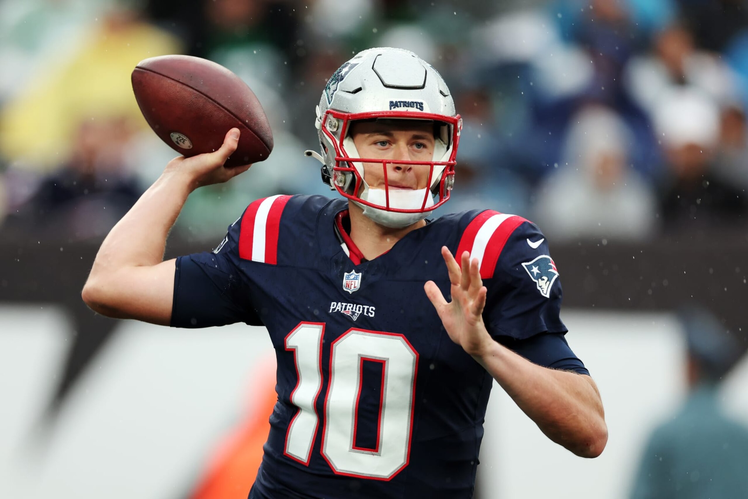 EAST RUTHERFORD, NEW JERSEY - SEPTEMBER 24: Mac Jones #10 of the New England Patriots looks to pass during the second half of a game against the New York Jets at MetLife Stadium on September 24, 2023 in East Rutherford, New Jersey. (Photo by Al Bello/Getty Images)