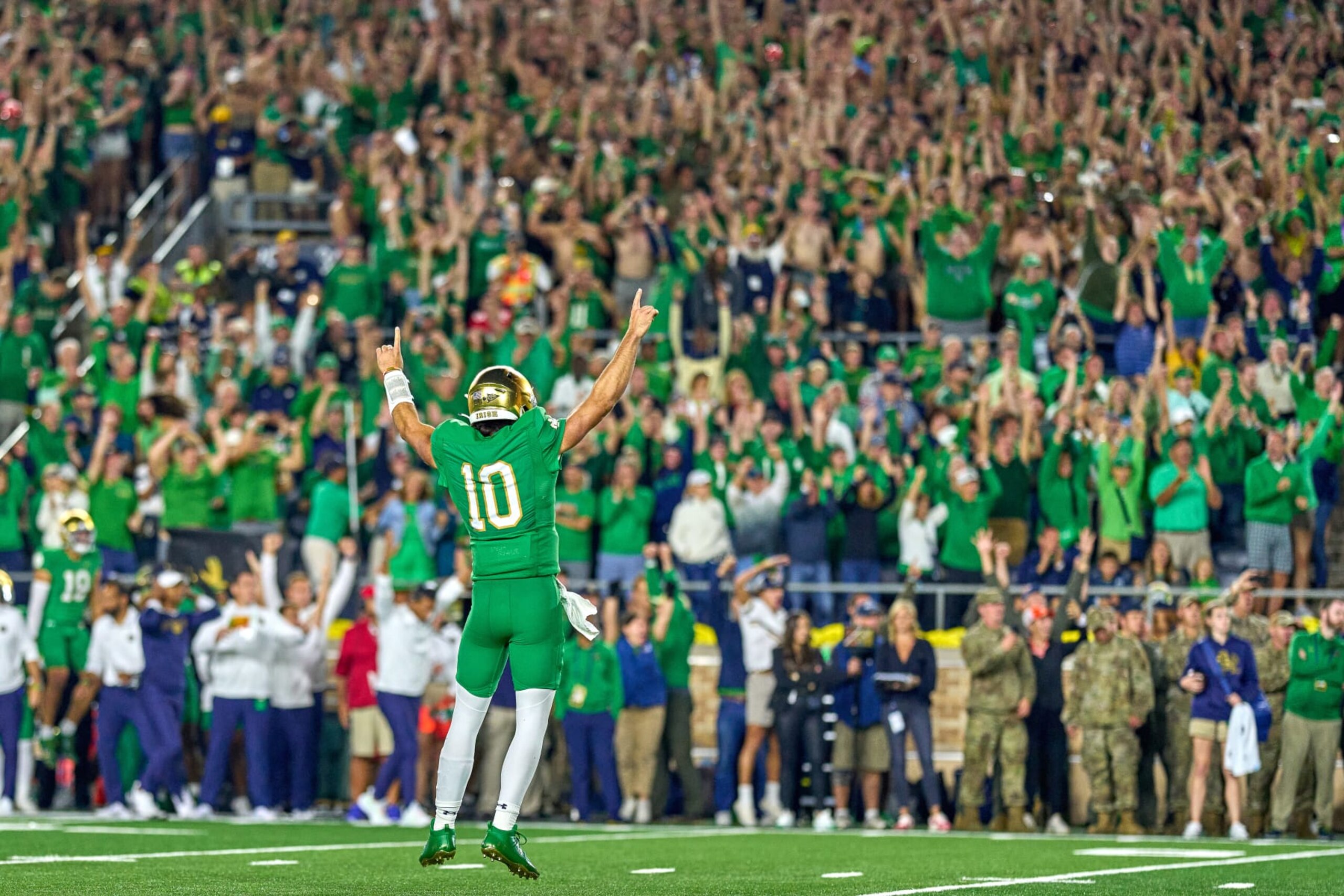 Notre Dame QB Sam Hartman