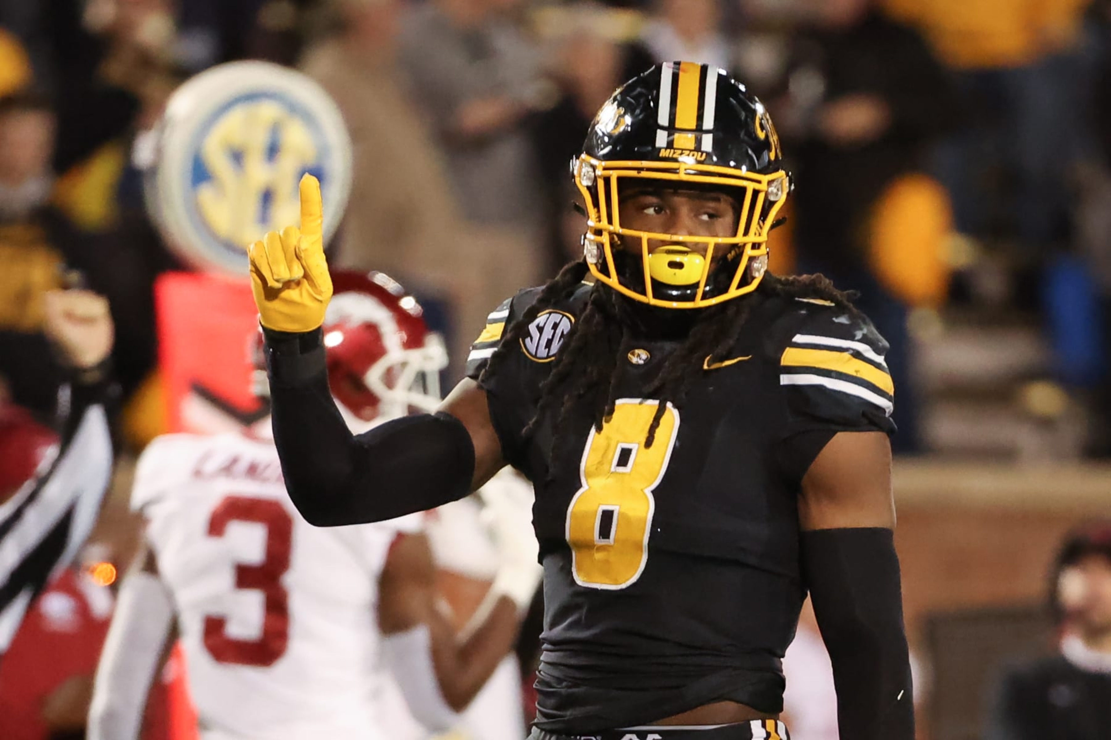 COLUMBIA, MO - NOVEMBER 25: Missouri Tigers linebacker Ty'Ron Hopper (8) in the fourth quarter of an SEC college football game between the Arkansas Razorbacks and Missouri Tigers on November 25, 2022 at Memorial Stadium in Columbia, MO. (Photo by Scott Winters/Icon Sportswire via Getty Images) COLUMBIA, MO - NOVEMBER 25: Missouri Tigers linebacker Ty'Ron Hopper (8) in the fourth quarter of an SEC college football game between the Arkansas Razorbacks and Missouri Tigers on November 25, 2022 at Memorial Stadium in Columbia, MO. (Photo by Scott Winters/Icon Sportswire via Getty Images)