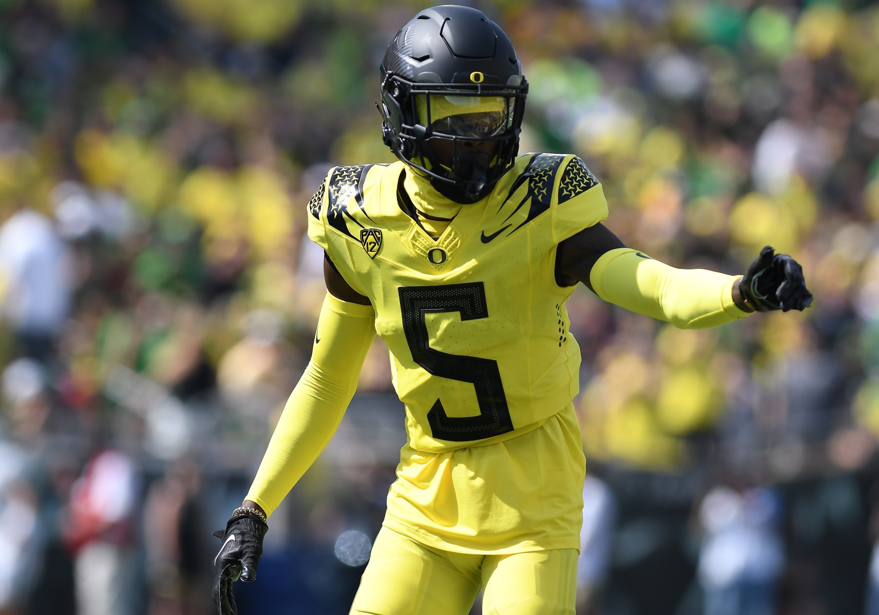 EUGENE, OR - SEPTEMBER 02: Oregon Ducks defensive back Khyree Jackson (5) checks his positioning during a college football game between the Oregon Ducks and Portland State Vikings on September 2, 2023, at Autzen Stadium in Eugene, Oregon. (Photo by Brian Murphy/Icon Sportswire via Getty Images)