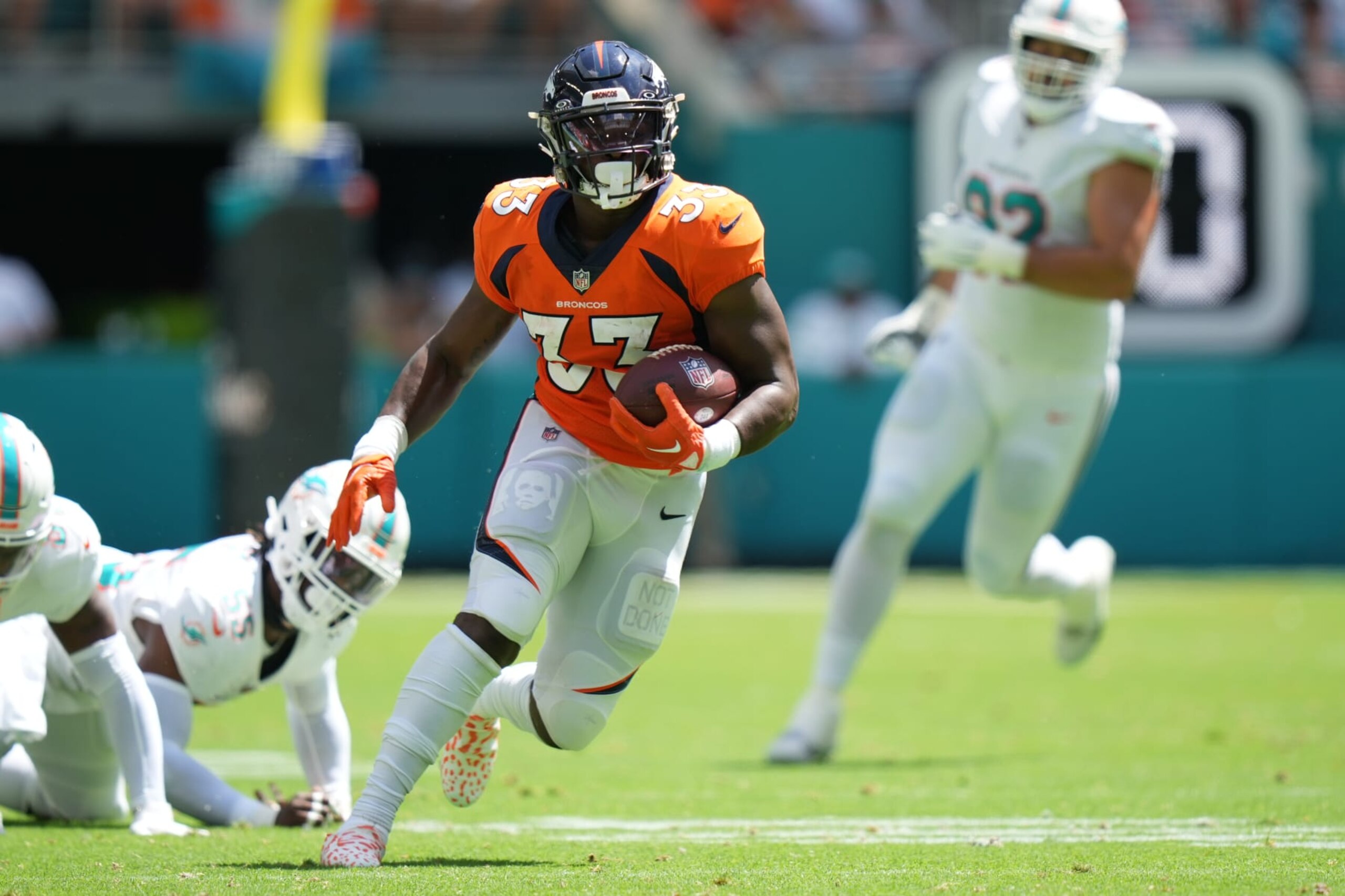 MIAMI GARDENS, FL - SEPTEMBER 24: Denver Broncos running back Javonte Williams (33) rushes after breaking multiple tackles during the game between the Denver Broncos and the Miami Dolphins on Sunday, September 24, 2023 at Hard Rock Stadium, Miami, Fla. (Photo by Peter Joneleit/Icon Sportswire via Getty Images) MIAMI GARDENS, FL - SEPTEMBER 24: Denver Broncos running back Javonte Williams (33) rushes after breaking multiple tackles during the game between the Denver Broncos and the Miami Dolphins on Sunday, September 24, 2023 at Hard Rock Stadium, Miami, Fla. (Photo by Peter Joneleit/Icon Sportswire via Getty Images)
