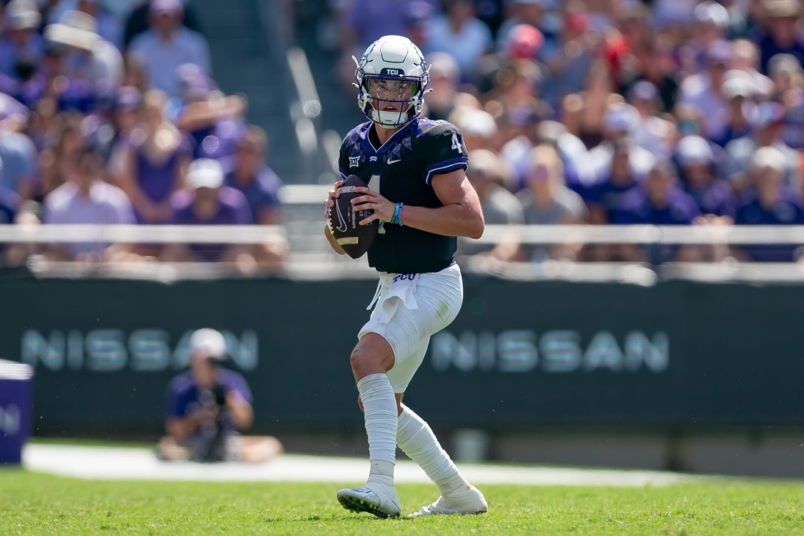 FORT WORTH, TX - SEPTEMBER 23: TCU Horned Frogs quarterback Chandler Morris (4) looks to pass during a college football game between Southern Methodist Mustangs and TCU Horned Frogs on Sept 23, 2023, at Amon G Cater Stadium in Fort Worth, TX. (Photo by Chris Leduc/Icon Sportswire via Getty Images)