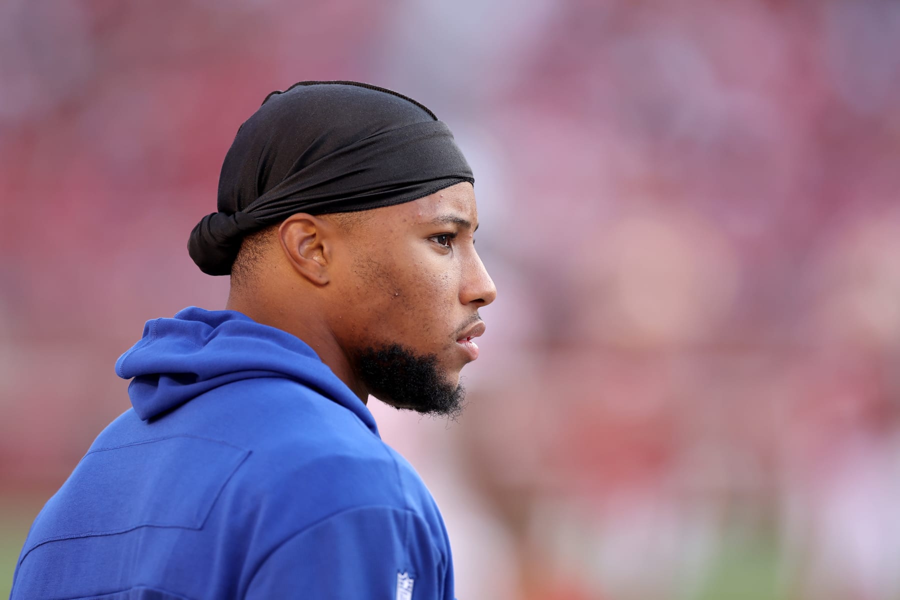 SANTA CLARA, CALIFORNIA - SEPTEMBER 21: Injured Saquon Barkley #26 of the New York Giants looks on from the sideline against the San Francisco 49ers during the first quarter in the game at Levi's Stadium on September 21, 2023 in Santa Clara, California. (Photo by Ezra Shaw/Getty Images) SANTA CLARA, CALIFORNIA - SEPTEMBER 21: Injured Saquon Barkley #26 of the New York Giants looks on from the sideline against the San Francisco 49ers during the first quarter in the game at Levi's Stadium on September 21, 2023 in Santa Clara, California. (Photo by Ezra Shaw/Getty Images)