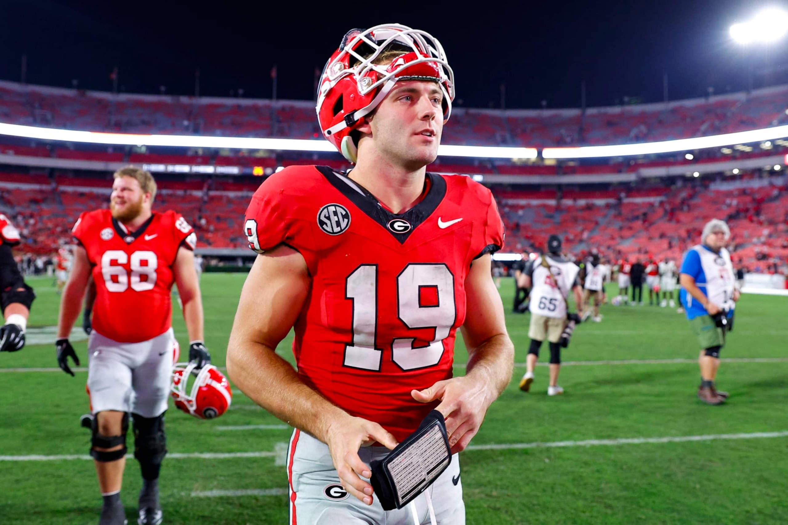 ATHENS, GEORGIA - SEPTEMBER 23: Brock Bowers #19 of the Georgia Bulldogs reacts following the 49-21 victory over the UAB Blazers at Sanford Stadium on September 23, 2023 in Athens, Georgia. (Photo by Todd Kirkland/Getty Images)