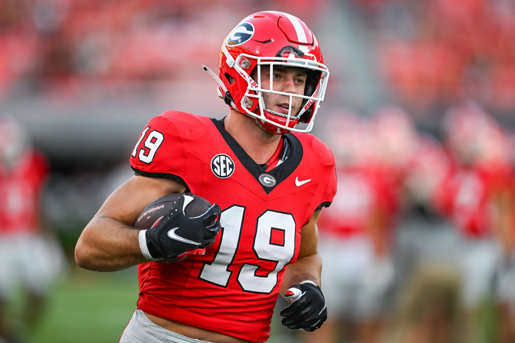 ATLANTA, GA  SEPTEMBER 23:  Georgia tight end Brock Bowers (19) warms up prior to the start of the college football game between the UAB Blazers and the Georgia Bulldogs on September 23rd, 2023 at Sanford Stadium in Athens, GA.  (Photo by Rich von Biberstein/Icon Sportswire via Getty Images)
