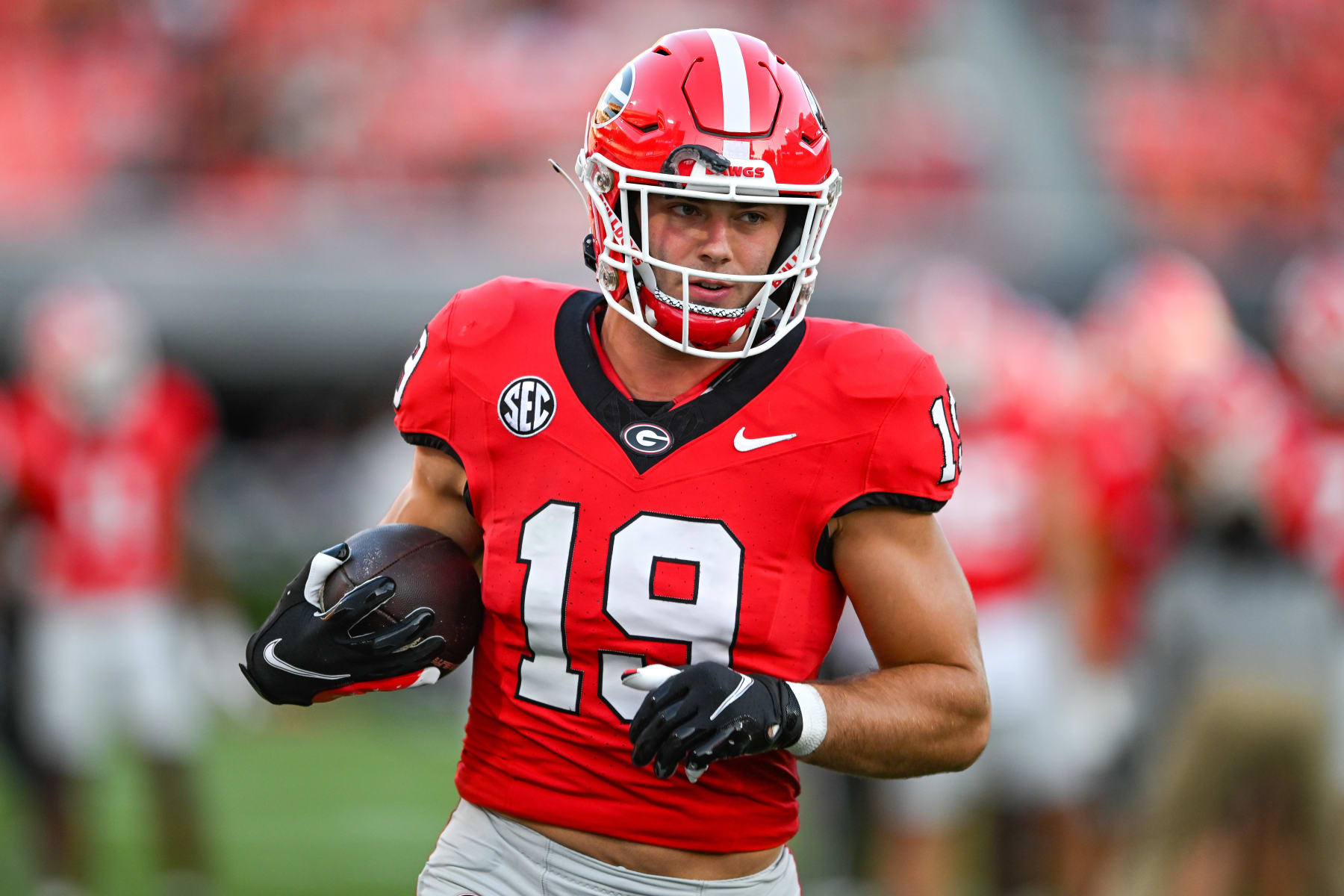 ATLANTA, GA  SEPTEMBER 23:  Georgia tight end Brock Bowers (19) warms up prior to the start of the college football game between the UAB Blazers and the Georgia Bulldogs on September 23rd, 2023 at Sanford Stadium in Athens, GA.  (Photo by Rich von Biberstein/Icon Sportswire via Getty Images)