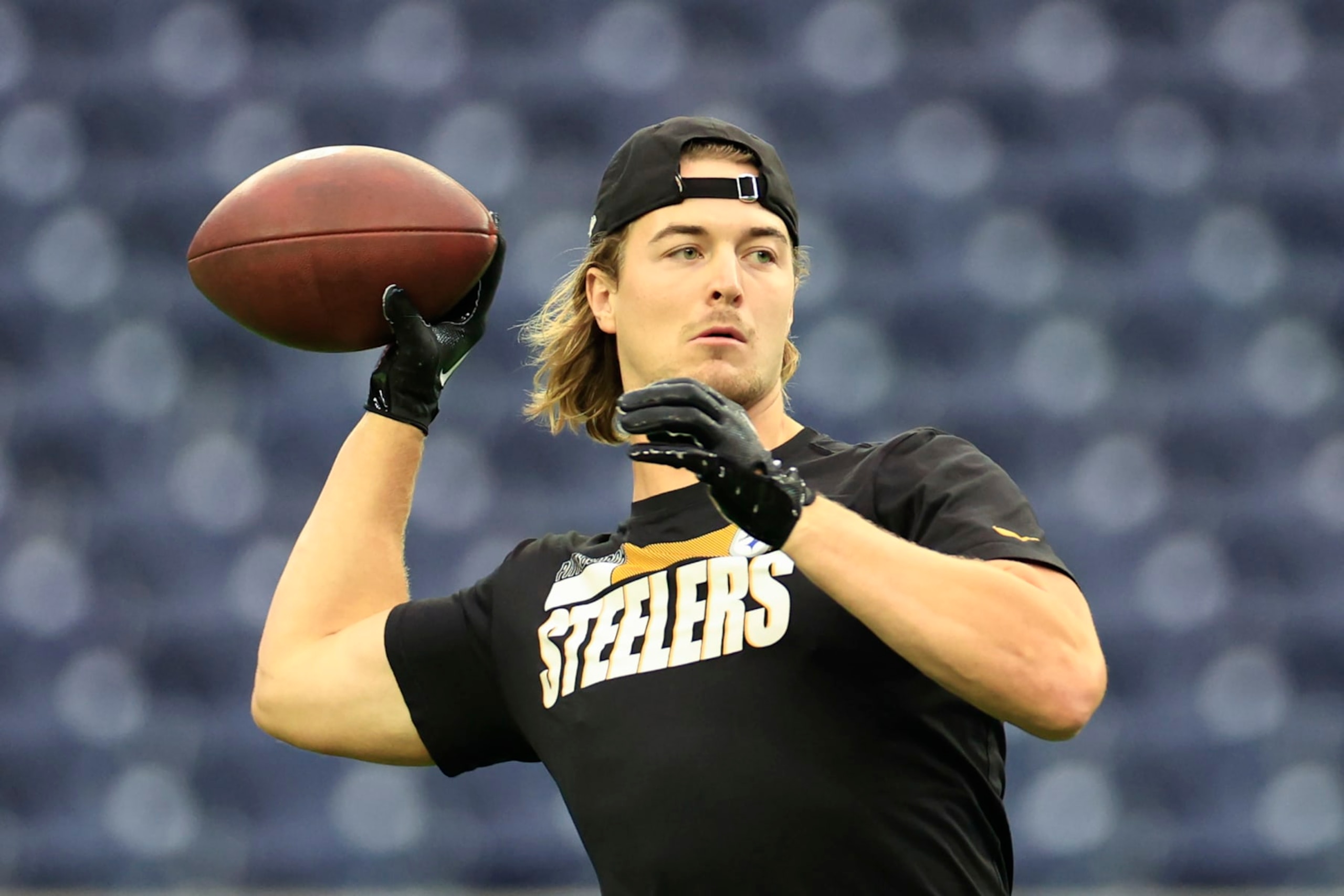 HOUSTON, TEXAS - OCTOBER 01: Kenny Pickett #8 of the Pittsburgh Steelers warms up prior to a game against the Houston Texans at NRG Stadium on October 01, 2023 in Houston, Texas. (Photo by Carmen Mandato/Getty Images)