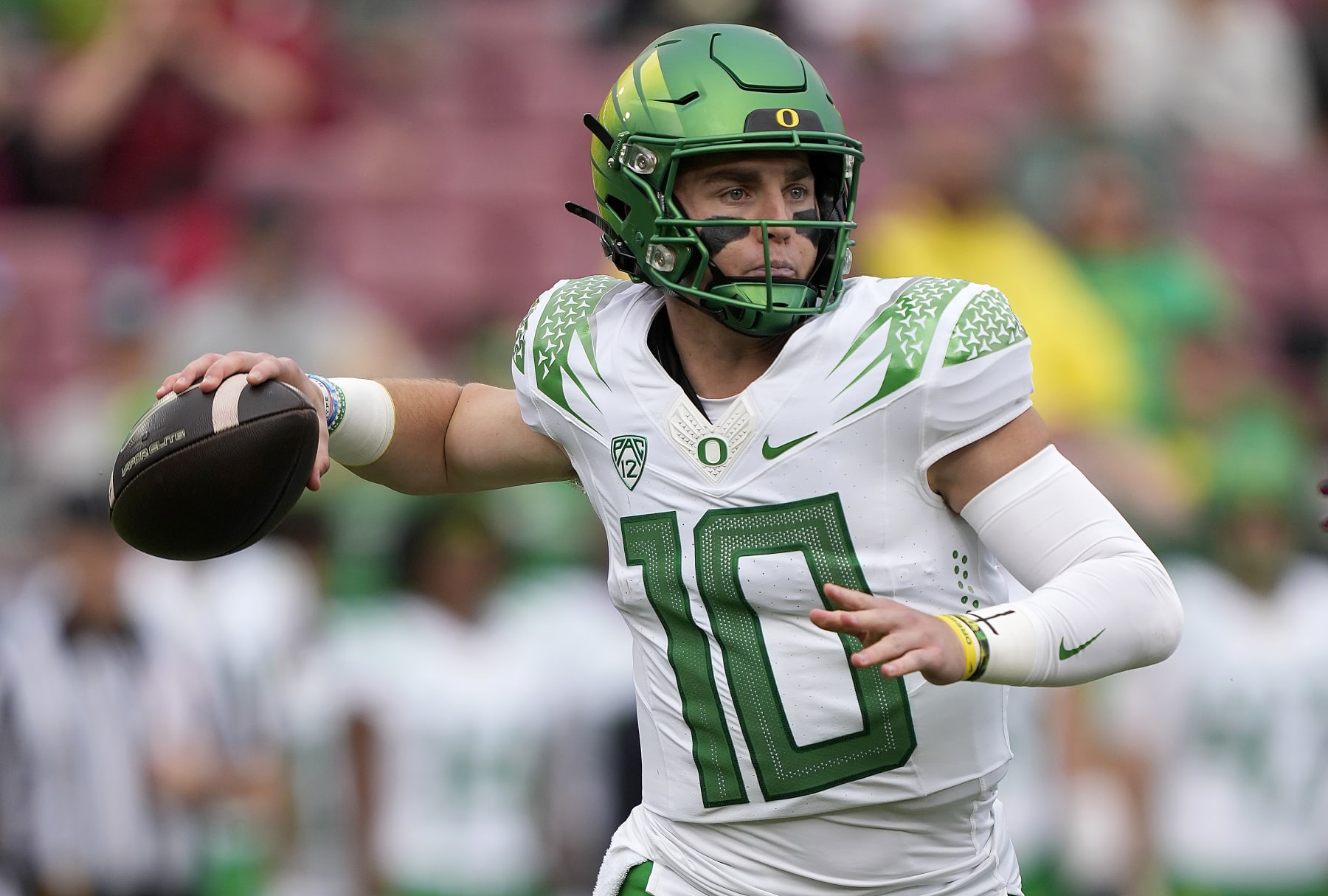 STANFORD, CALIFORNIA - SEPTEMBER 30: Bo Nix #10 of the Oregon Ducks throws a pass against the Stanford Cardinal during the second quarter of an NCAA football game at Stanford Stadium on September 30, 2023 in Stanford, California. (Photo by Thearon W. Henderson/Getty Images)