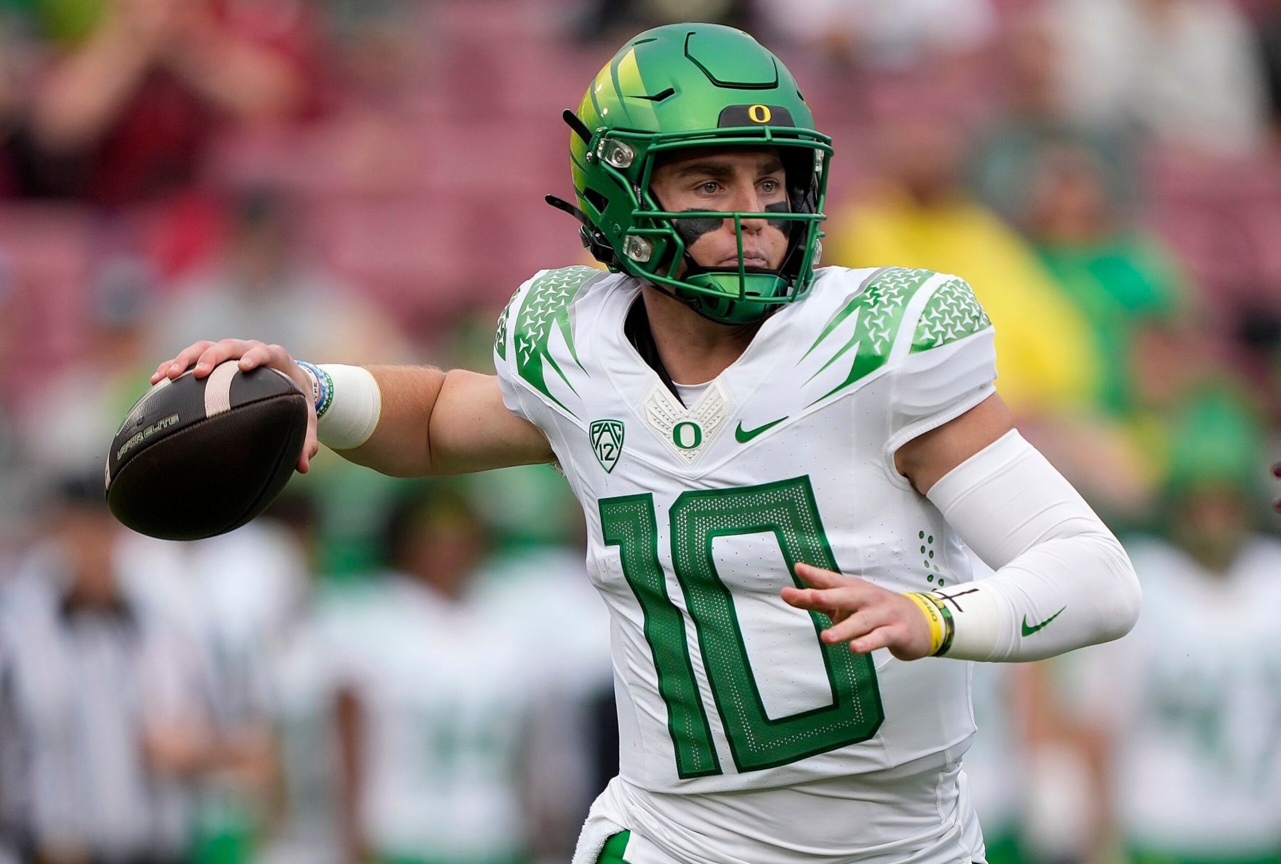 STANFORD, CALIFORNIA - SEPTEMBER 30: Bo Nix #10 of the Oregon Ducks throws a pass against the Stanford Cardinal during the second quarter of an NCAA football game at Stanford Stadium on September 30, 2023 in Stanford, California. (Photo by Thearon W. Henderson/Getty Images)