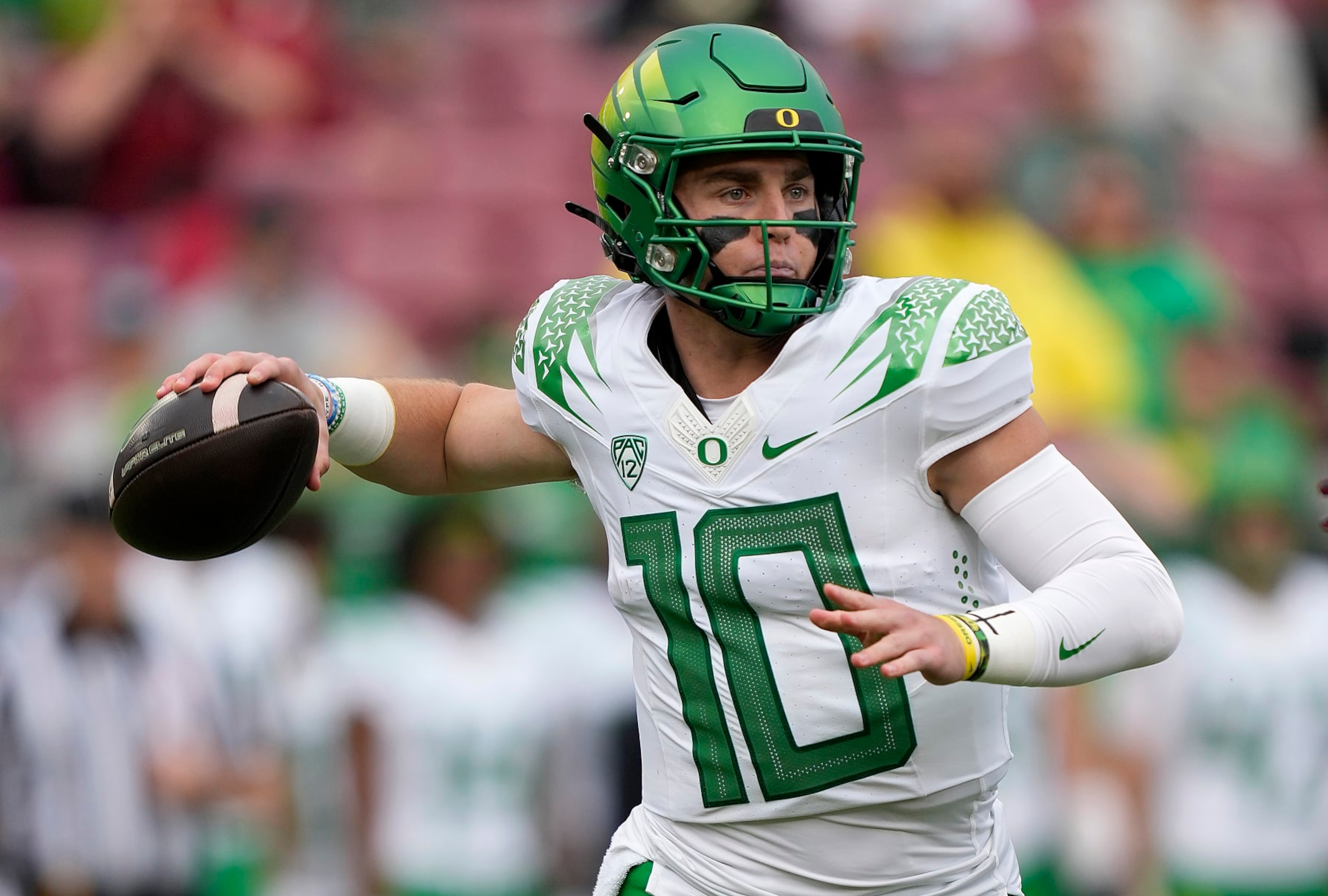 STANFORD, CALIFORNIA - SEPTEMBER 30: Bo Nix #10 of the Oregon Ducks throws a pass against the Stanford Cardinal during the second quarter of an NCAA football game at Stanford Stadium on September 30, 2023 in Stanford, California. (Photo by Thearon W. Henderson/Getty Images)