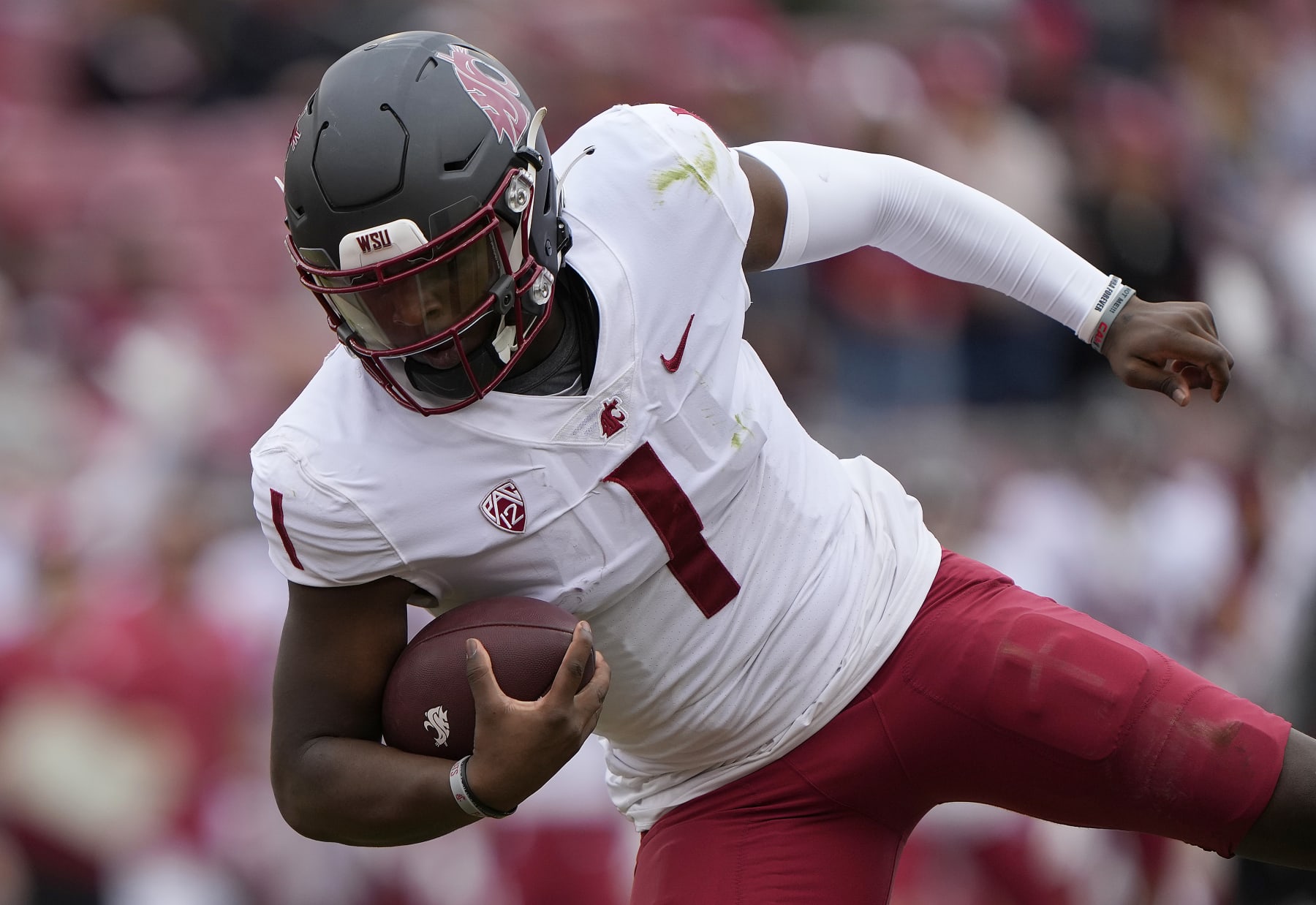 STANFORD, CALIFORNIA - NOVEMBER 05: Cameron Ward #1 of the Washington State Cougars rushes with the ball for a 15 yard touchdown run against the Stanford Cardinal during the first quarter of an NCAA football game at Stanford Stadium on November 05, 2022 in Stanford, California. (Photo by Thearon W. Henderson/Getty Images)