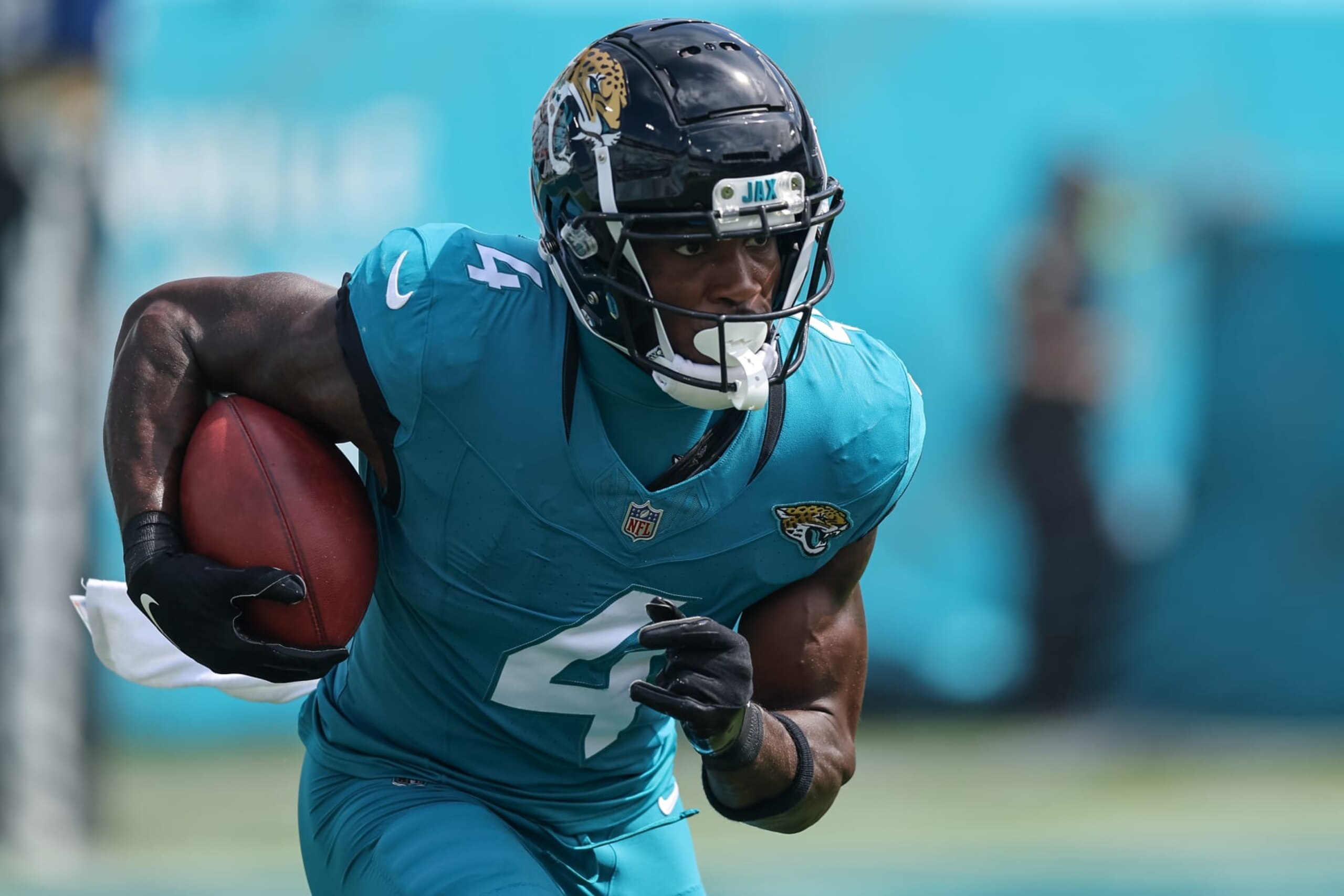 JACKSONVILLE, FLORIDA - SEPTEMBER 17: Tank Bigsby #4 of the Jacksonville Jaguars warms up prior to the game against the Kansas City Chiefs at EverBank Field on September 17, 2023 in Jacksonville, Florida. (Photo by Mike Carlson/Getty Images)