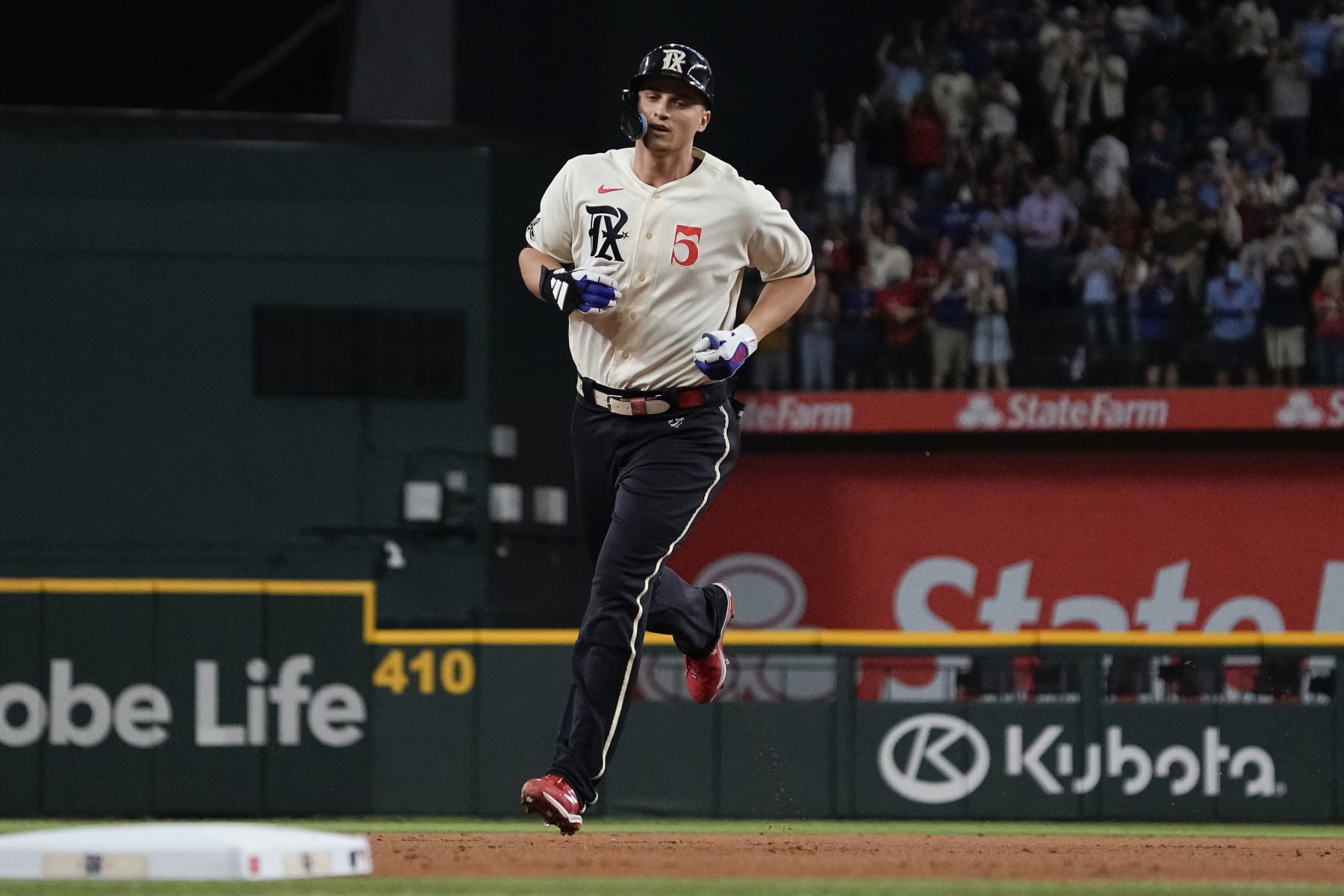 ARLINGTON, TEXAS - SEPTEMBER 22: Corey Seager #5 of the Texas Rangers runs the bases on his first inning solo home run against the Seattle Mariners at Globe Life Field on September 22, 2023 in Arlington, Texas. (Photo by Sam Hodde/Getty Images)