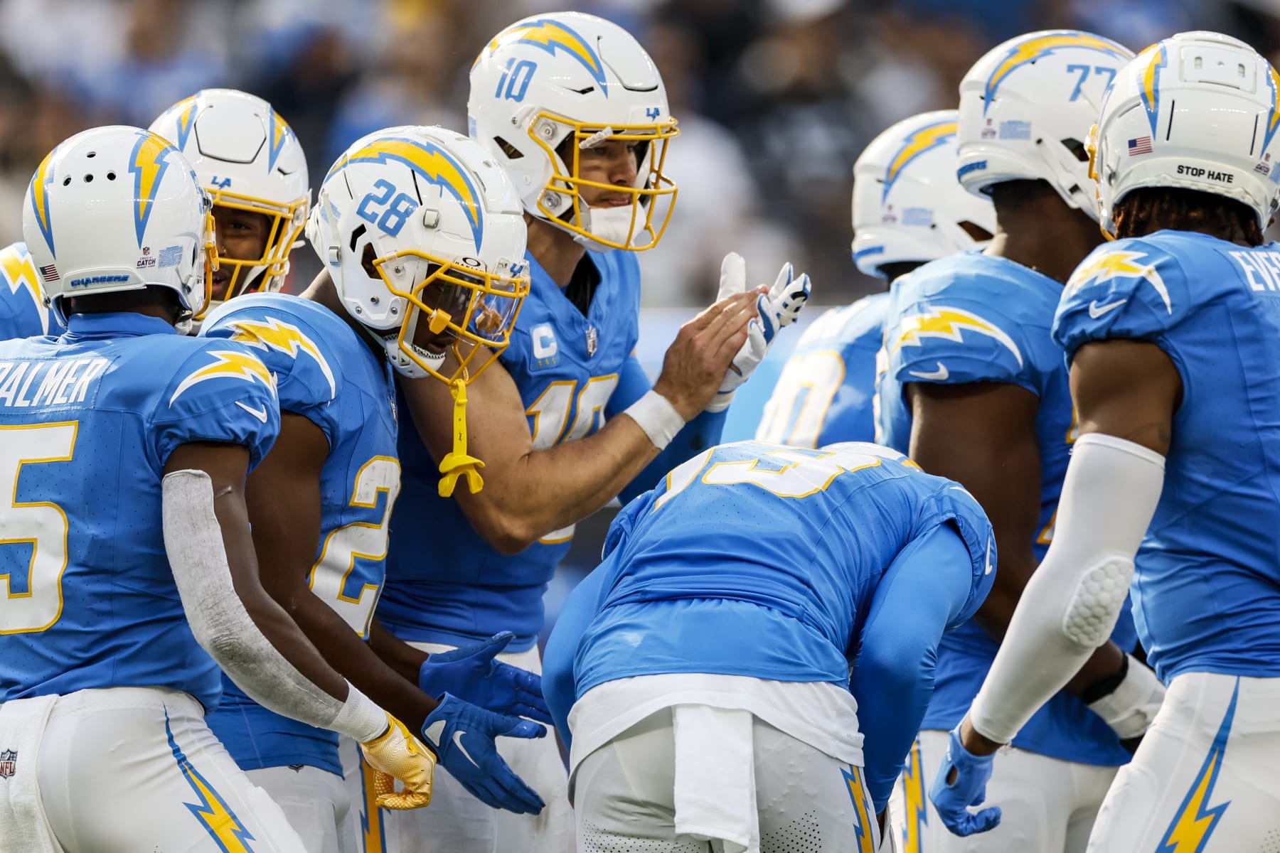 Inglewood, CA, Sunday, October 1, 2023 - Los Angeles Chargers quarterback Justin Herbert (10) plays with a splint on his left middle finger late in the game against the Las Vegas Raiders at SoFi Stadium. (Robert Gauthier/Los Angeles Times via Getty Images)