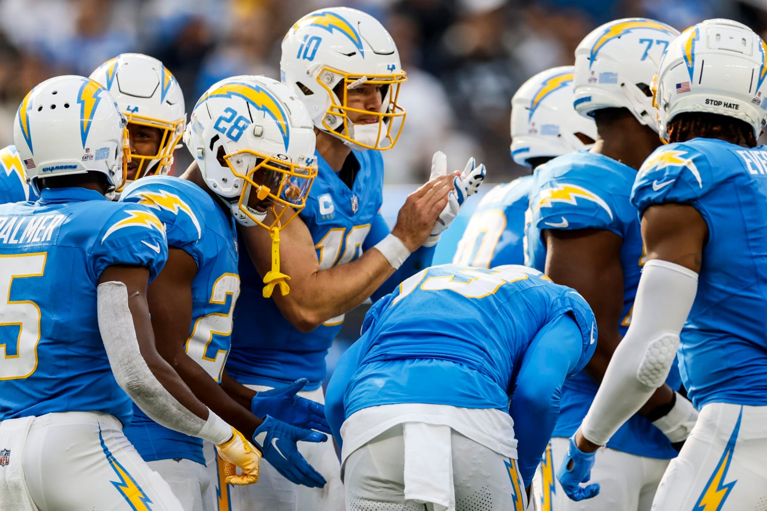 Inglewood, CA, Sunday, October 1, 2023 - Los Angeles Chargers quarterback Justin Herbert (10) plays with a splint on his left middle finger late in the game against the Las Vegas Raiders at SoFi Stadium. (Robert Gauthier/Los Angeles Times via Getty Images)