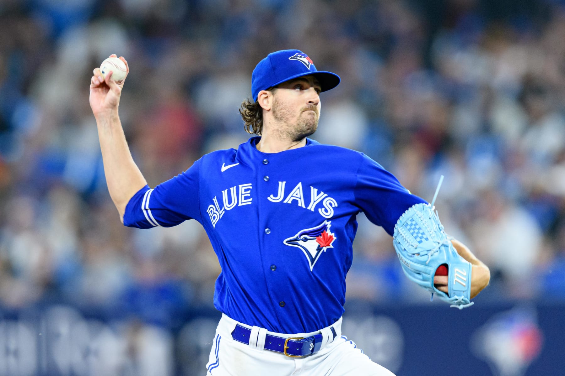 TORONTO, ON - SEPTEMBER 26: Toronto Blue Jays Pitcher Kevin Gausman (34) throws a pitch during the MLB baseball regular season game between the New York Yankees  and the Toronto Blue Jays on September 26, 2023, at Rogers Centre in Toronto, ON, Canada. (Photo by Julian Avram/Icon Sportswire via Getty Images)