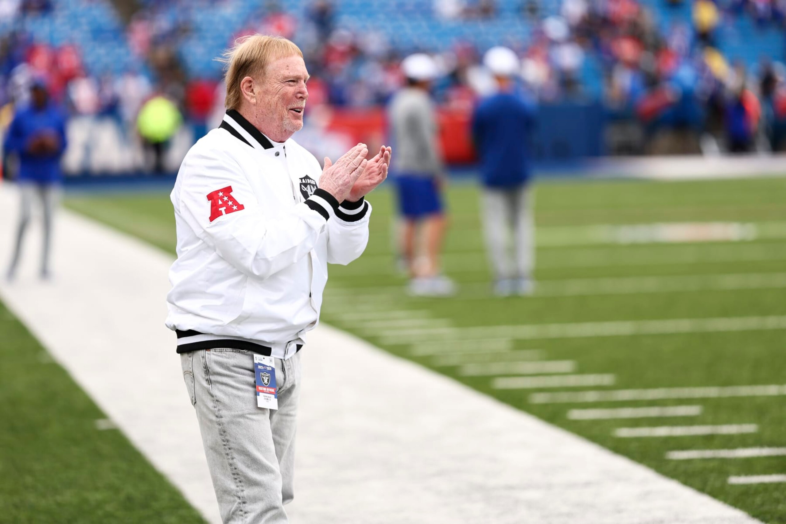 ORCHARD PARK, NY - SEPTEMBER 17: Owner Mark Davis of the Las Vegas Raiders smiles on the sidelines prior to an NFL football game against the Buffalo Bills at Highmark Stadium on September 17, 2023 in Orchard Park, New York. (Photo by Kevin Sabitus/Getty Images) ORCHARD PARK, NY - SEPTEMBER 17: Owner Mark Davis of the Las Vegas Raiders smiles on the sidelines prior to an NFL football game against the Buffalo Bills at Highmark Stadium on September 17, 2023 in Orchard Park, New York. (Photo by Kevin Sabitus/Getty Images)