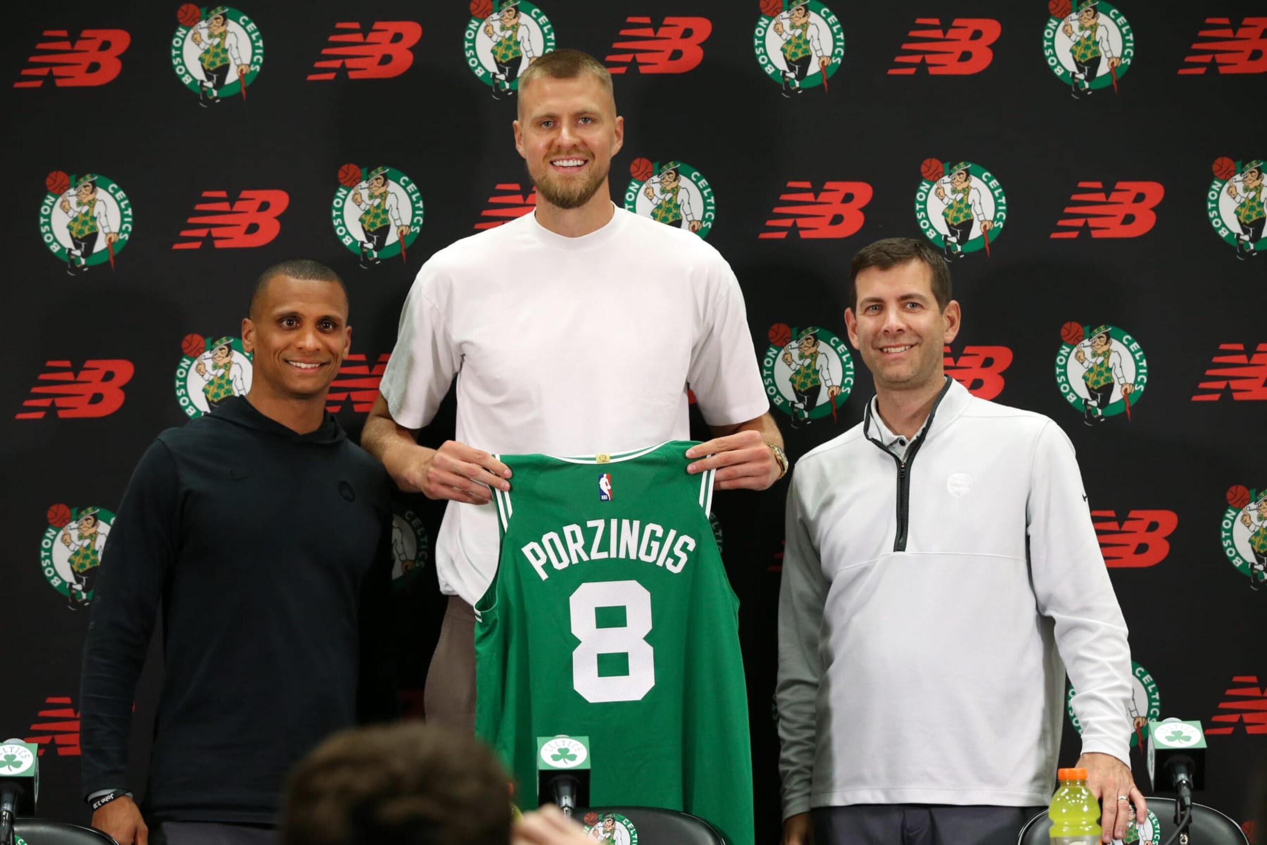 Coach Joe Mazzulla, Kristaps PorziÅÄ£is and president Brad Stevens