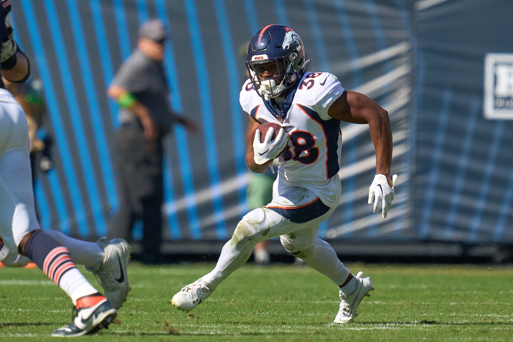CHICAGO, IL - OCTOBER 01: Denver Broncos running back Jaleel McLaughlin (38) runs with the football in action during a game between the Chicago Bears and the Denver Broncos on October 01, 2023 at Soldier Field in Chicago, IL. (Photo by Robin Alam/Icon Sportswire via Getty Images)