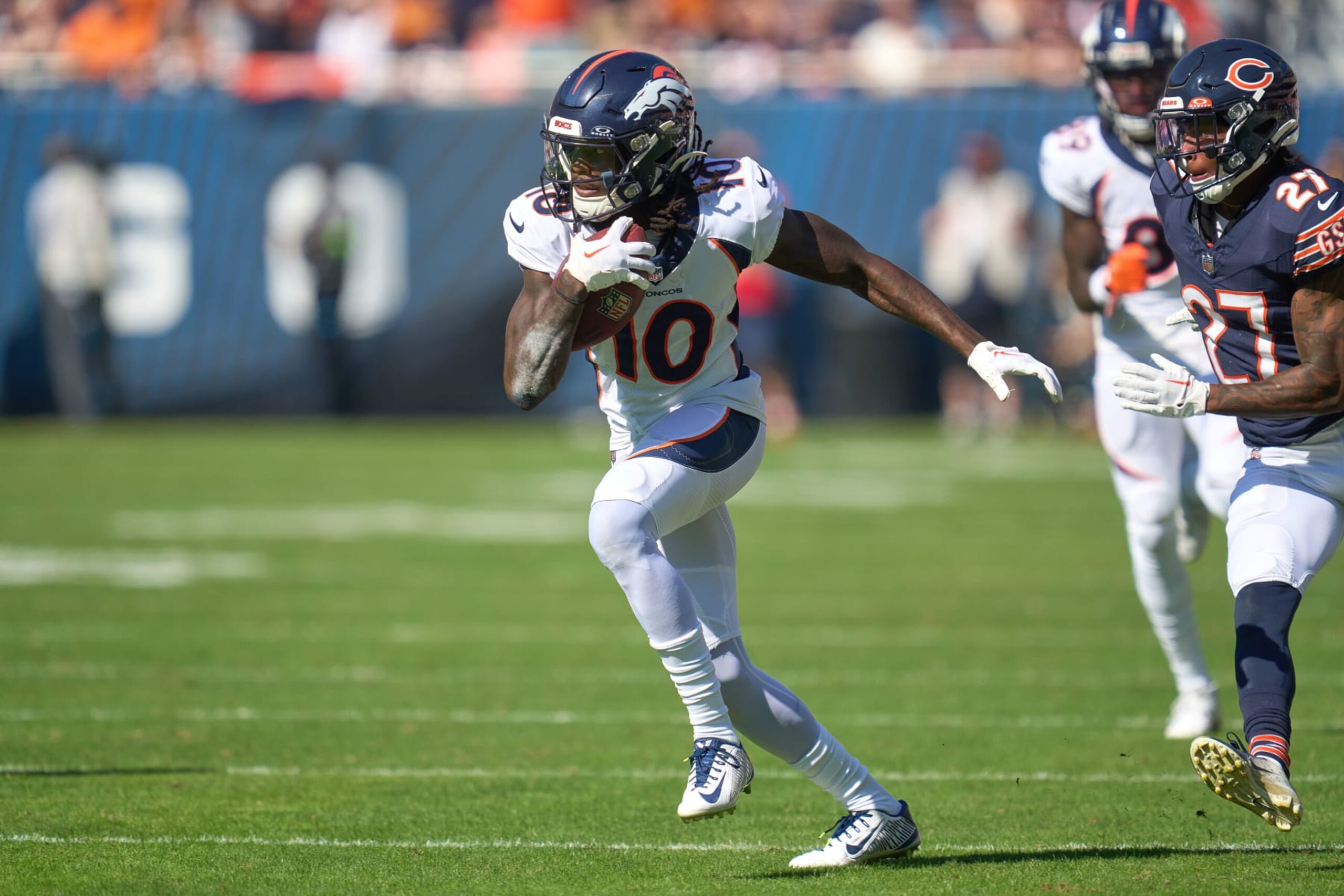 CHICAGO, IL - OCTOBER 01: Denver Broncos wide receiver Jerry Jeudy (10) runs with the football in action during a game between the Chicago Bears and the Denver Broncos on October 01, 2023 at Soldier Field in Chicago, IL. (Photo by Robin Alam/Icon Sportswire via Getty Images)