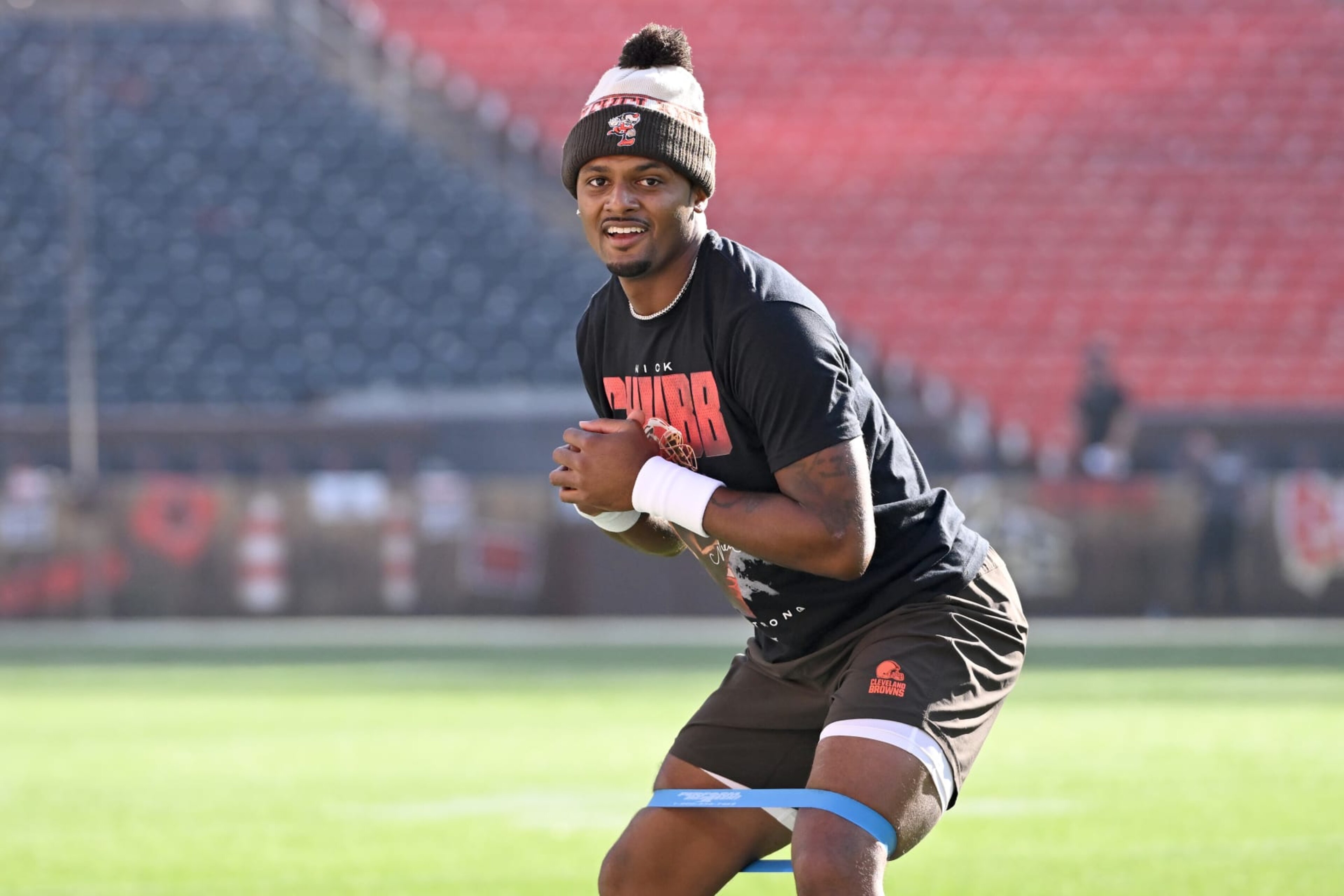 CLEVELAND, OHIO - OCTOBER 01: Deshaun Watson #4 of the Cleveland Browns warms up before the game against the Baltimore Ravens at Cleveland Browns Stadium on October 01, 2023 in Cleveland, Ohio. (Photo by Nick Cammett/Getty Images) CLEVELAND, OHIO - OCTOBER 01: Deshaun Watson #4 of the Cleveland Browns warms up before the game against the Baltimore Ravens at Cleveland Browns Stadium on October 01, 2023 in Cleveland, Ohio. (Photo by Nick Cammett/Getty Images)