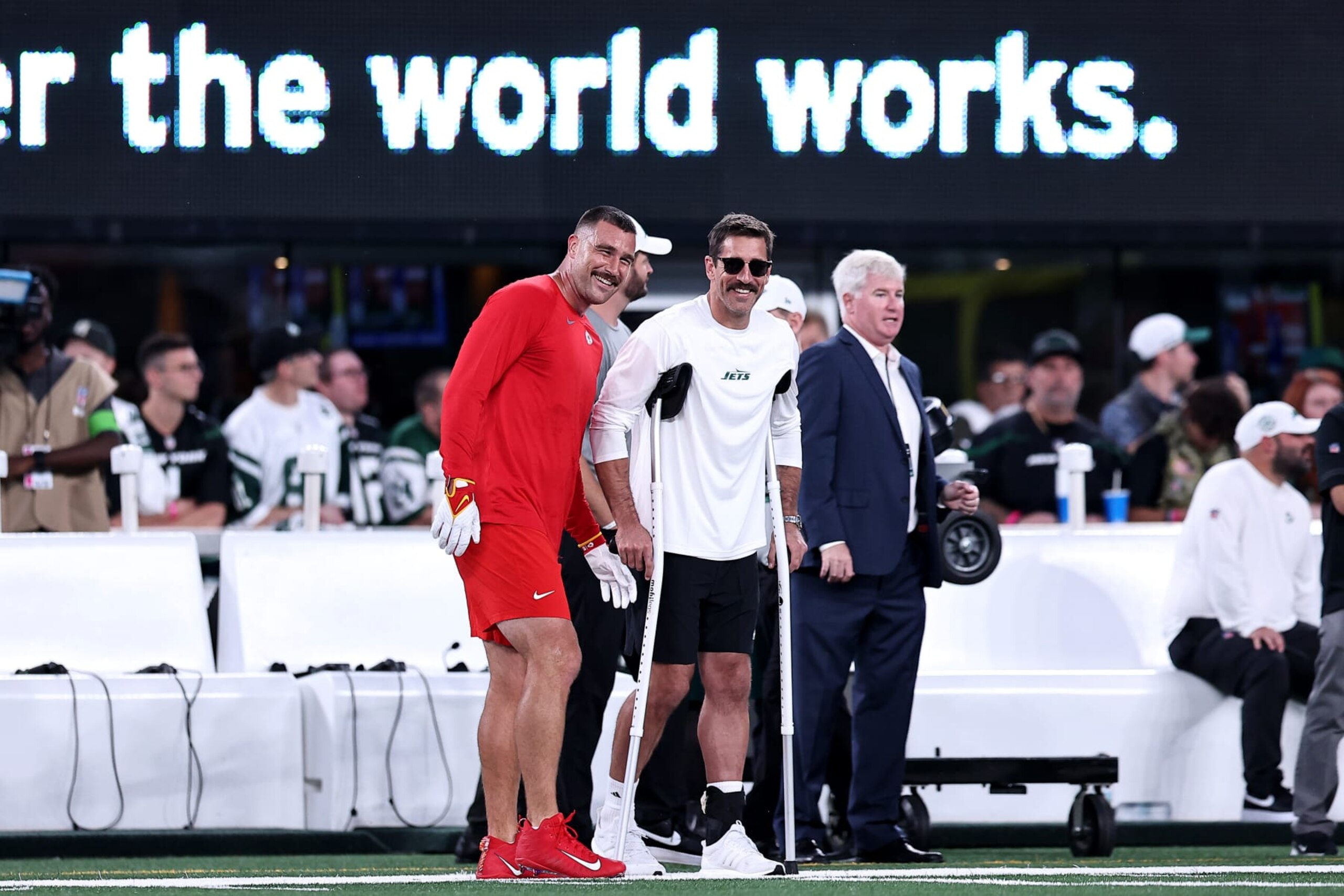 EAST RUTHERFORD, NEW JERSEY - OCTOBER 01: (L-R) Travis Kelce #87 of the Kansas City Chiefs talks with injured Aaron Rodgers #8 of the New York Jets prior to the game at MetLife Stadium on October 01, 2023 in East Rutherford, New Jersey. (Photo by Dustin Satloff/Getty Images)