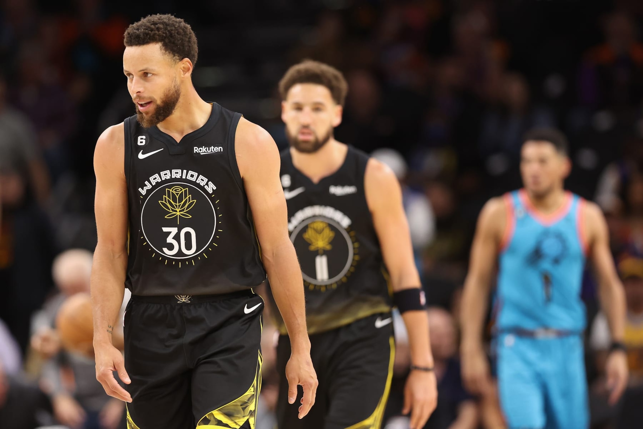PHOENIX, ARIZONA - NOVEMBER 16:  Stephen Curry #30 and Klay Thompson #11 of the Golden State Warriors during the second half of the NBA game at Footprint Center on November 16, 2022 in Phoenix, Arizona. The Suns defeated the Warriors 130-119. NOTE TO USER: User expressly acknowledges and agrees that, by downloading and or using this photograph, User is consenting to the terms and conditions of the Getty Images License Agreement.  (Photo by Christian Petersen/Getty Images)
