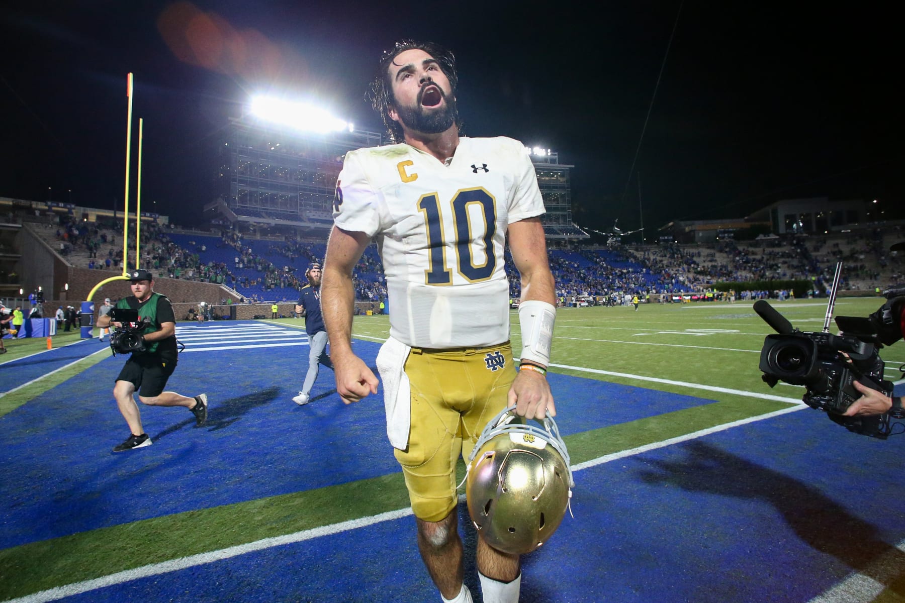 DURHAM, NC - SEPTEMBER 30: Notre Dame Fighting Irish quarterback Sam Hartman (10) cheers back to the crowd as he leaves the stadium after winning the college football between the Duke Blue Devils and the Notre Dame Fighting Irish on September 30, 2023, on Brooks Field at Wallace Wade Stadium in Durham, NC. (Photo by Nicholas Faulkner/Icon Sportswire via Getty Images)