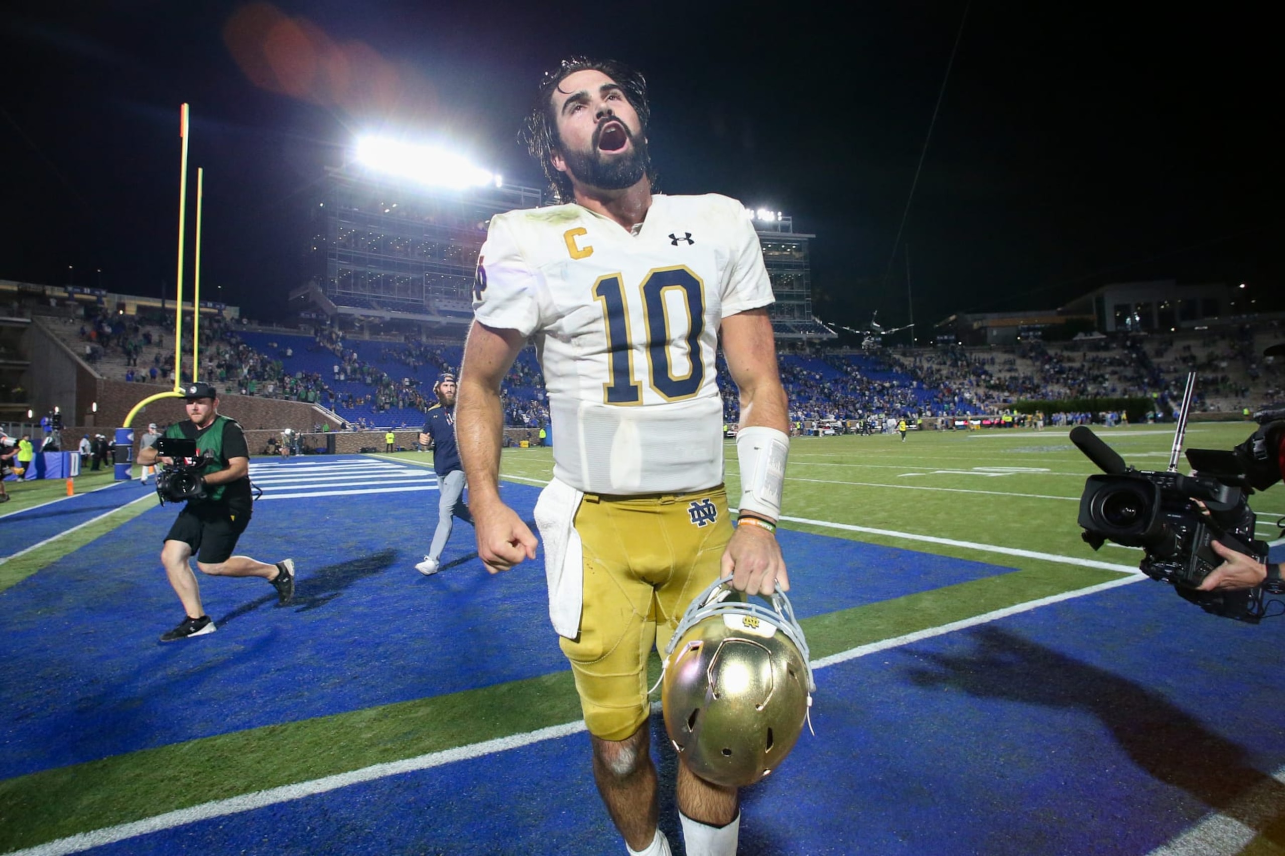 DURHAM, NC - SEPTEMBER 30: Notre Dame Fighting Irish quarterback Sam Hartman (10) cheers back to the crowd as he leaves the stadium after winning the college football between the Duke Blue Devils and the Notre Dame Fighting Irish on September 30, 2023, on Brooks Field at Wallace Wade Stadium in Durham, NC. (Photo by Nicholas Faulkner/Icon Sportswire via Getty Images)