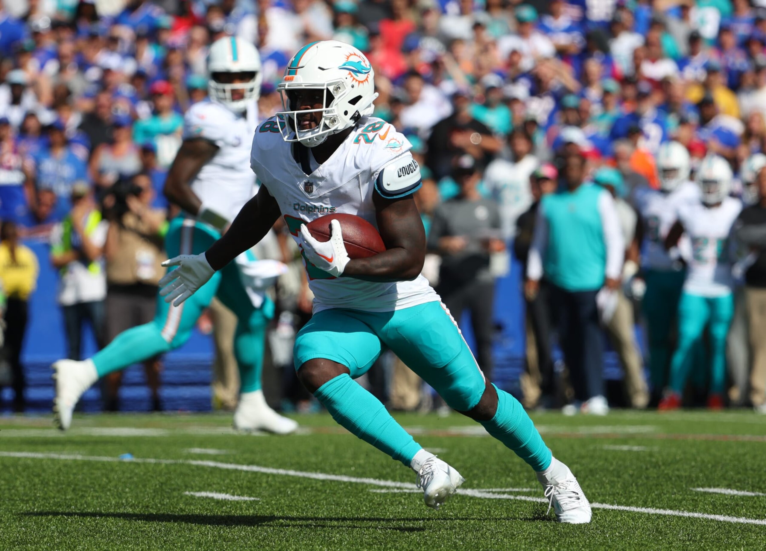 ORCHARD PARK, NEW YORK - OCTOBER 1: De'Von Achane #28 of the Miami Dolphins runs the ball against the Buffalo Bills at Highmark Stadium on October 1, 2023 in Orchard Park, New York. (Photo by Timothy T Ludwig/Getty Images)