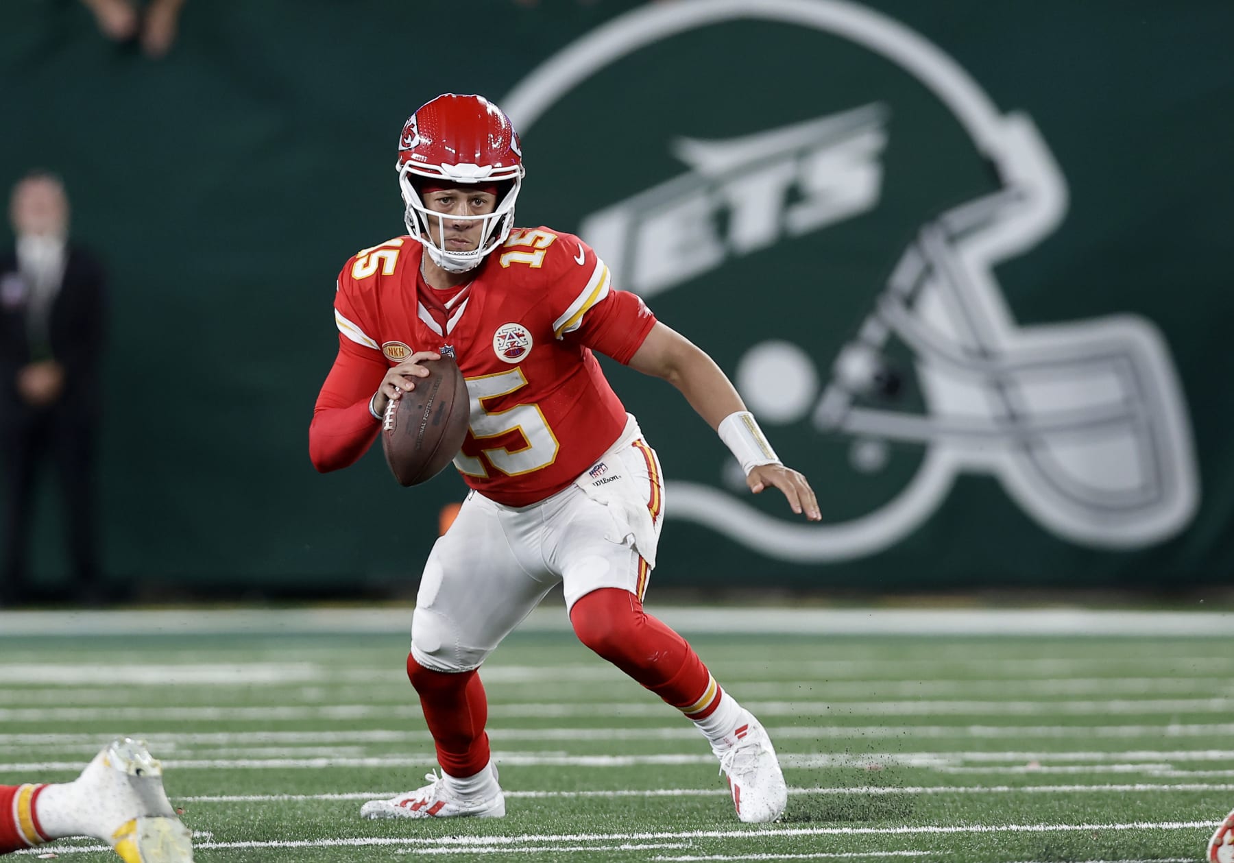 EAST RUTHERFORD, NEW JERSEY - OCTOBER 01: (NEW YORK DAILIES OUT)  Patrick Mahomes #15 of the Kansas City Chiefs in action against the New York Jets at MetLife Stadium on October 01, 2023 in East Rutherford, New Jersey. The Chiefs defeated the Jets 23-20. (Photo by Jim McIsaac/Getty Images)