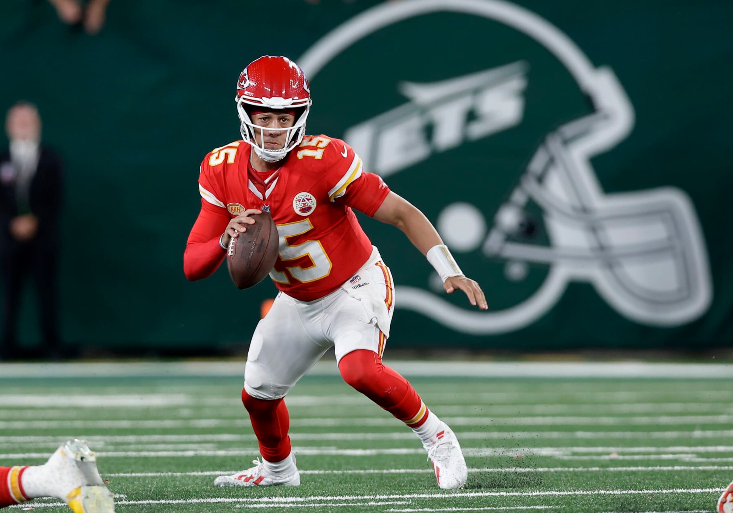 EAST RUTHERFORD, NEW JERSEY - OCTOBER 01: (NEW YORK DAILIES OUT)  Patrick Mahomes #15 of the Kansas City Chiefs in action against the New York Jets at MetLife Stadium on October 01, 2023 in East Rutherford, New Jersey. The Chiefs defeated the Jets 23-20. (Photo by Jim McIsaac/Getty Images)