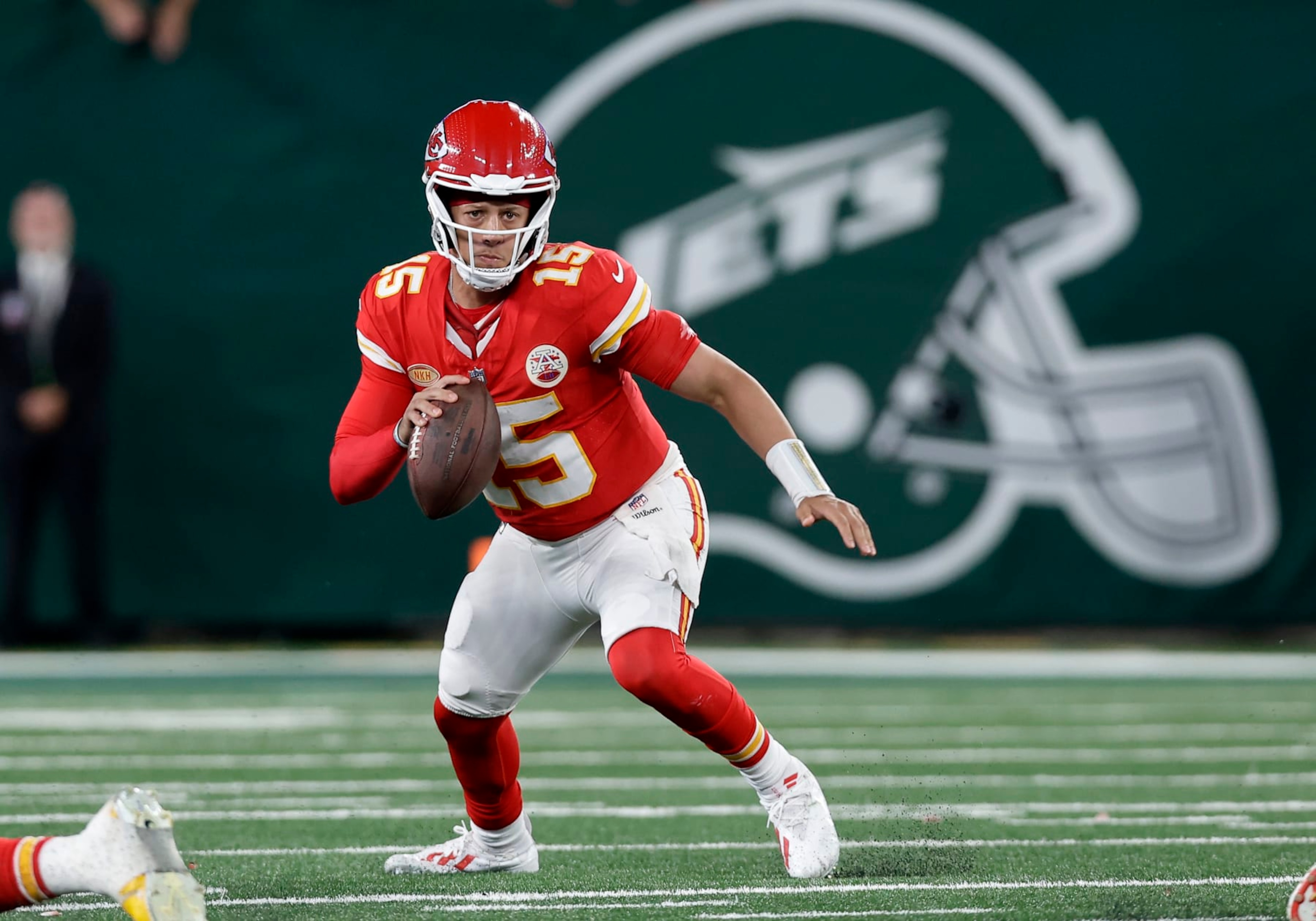 EAST RUTHERFORD, NEW JERSEY - OCTOBER 01: (NEW YORK DAILIES OUT)  Patrick Mahomes #15 of the Kansas City Chiefs in action against the New York Jets at MetLife Stadium on October 01, 2023 in East Rutherford, New Jersey. The Chiefs defeated the Jets 23-20. (Photo by Jim McIsaac/Getty Images)