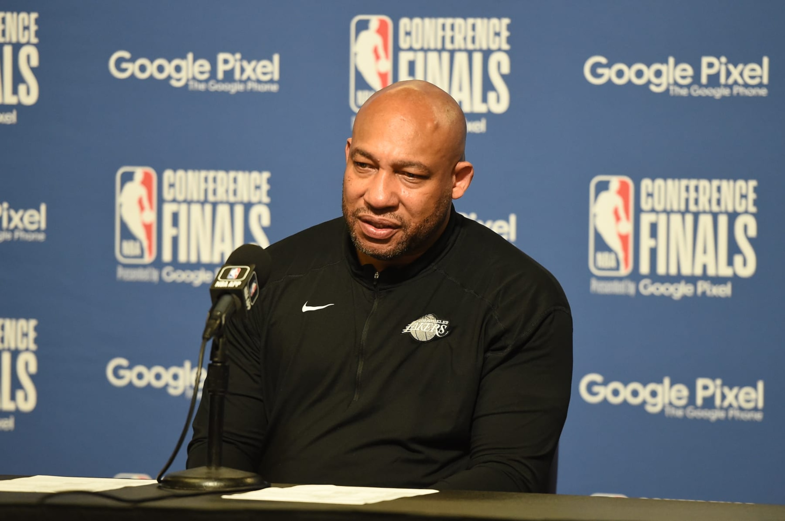 Lakers head coach Darvin Ham
