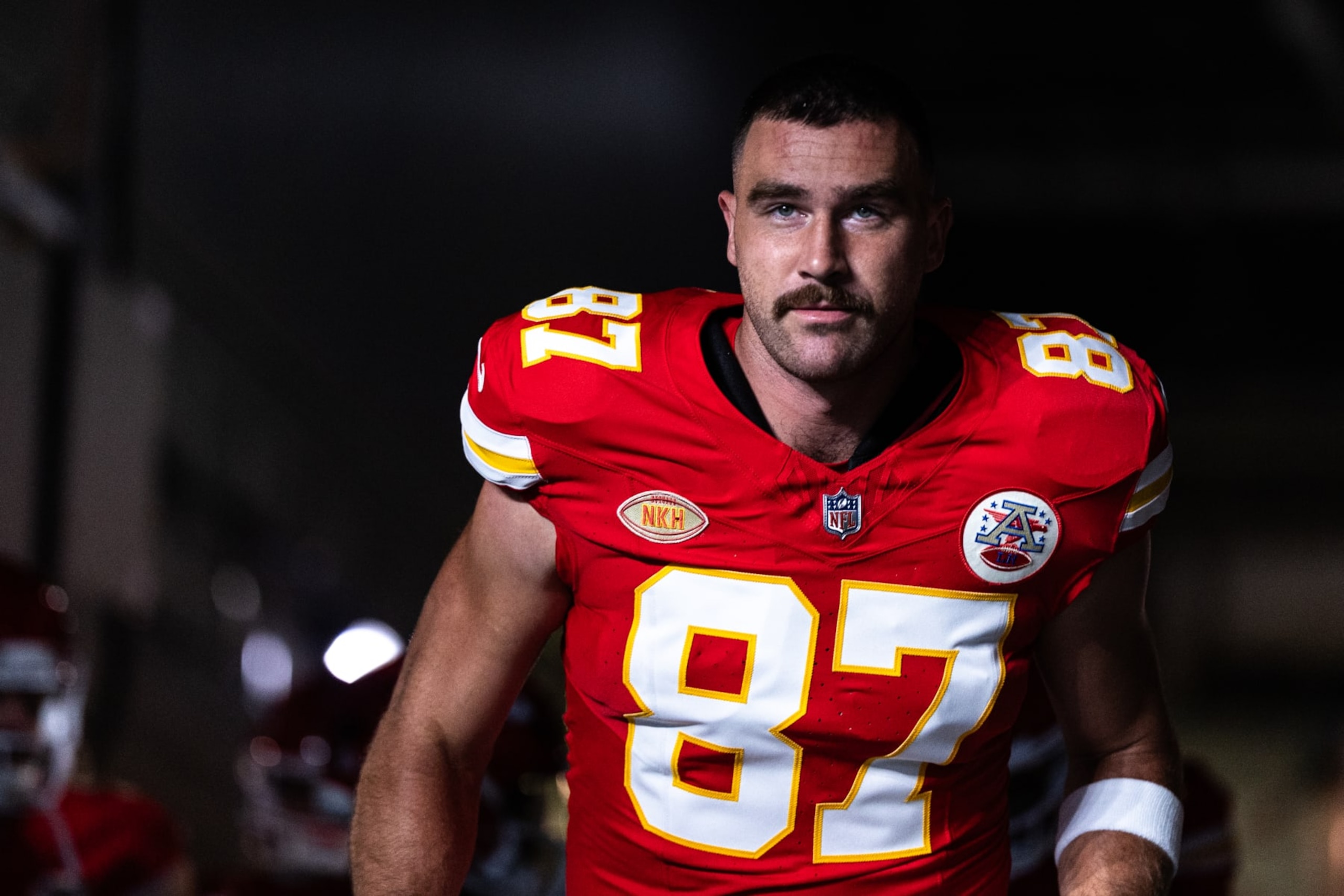 EAST RUTHERFORD, NEW JERSEY - OCTOBER 01: Travis Kelce #87 of the Kansas City Chiefs takes the field prior to the game against the New York Jets at MetLife Stadium on October 01, 2023 in East Rutherford, New Jersey. (Photo by Dustin Satloff/Getty Images)