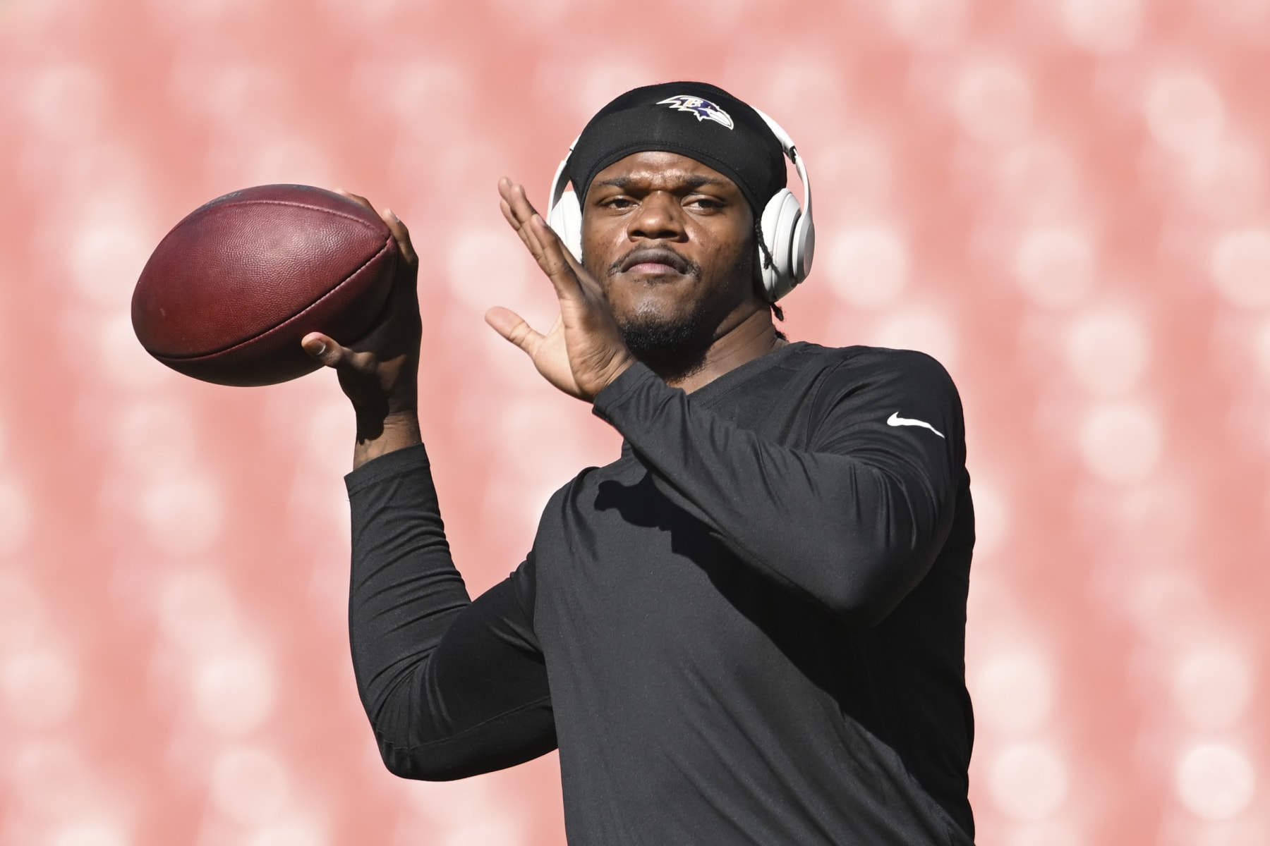 CLEVELAND, OHIO - OCTOBER 01: Lamar Jackson #8 of the Baltimore Ravens warms up prior to a game against the Cleveland Browns at Cleveland Browns Stadium on October 01, 2023 in Cleveland, Ohio. (Photo by Nick Cammett/Getty Images)