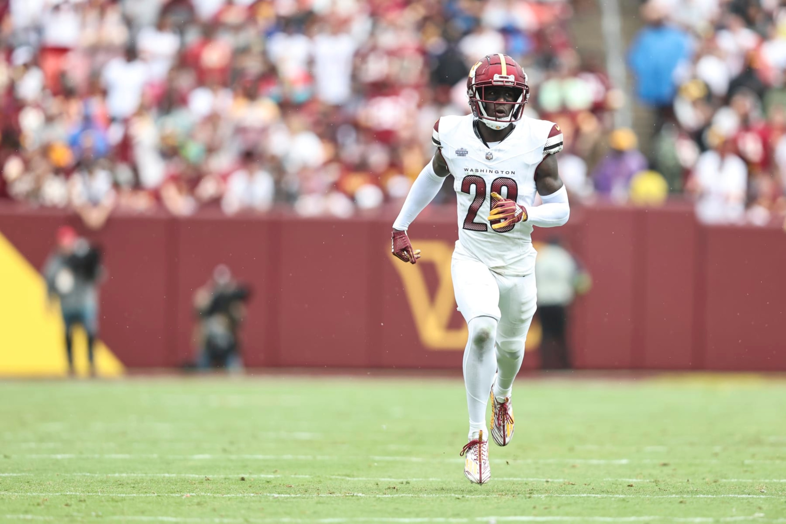 LANDOVER, MARYLAND - SEPTEMBER 10: Jartavius Martin #20 of the Washington Commanders runs during a game between the Washington Commanders and the Arizona Cardinals at FedExField on September 10, 2023 in Landover, Maryland. (Photo by Michael Owens/Getty Images)