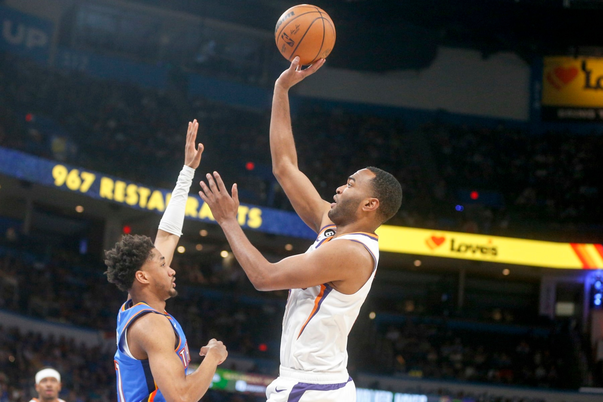 OKLAHOMA CITY, OKLAHOMA - APRIL 02: T.J. Warren #21 of the Phoenix Suns shoots over Aaron Wiggins #21 of the Oklahoma City Thunder during the first quarter at Paycom Center on April 02, 2023 in Oklahoma City, Oklahoma. NOTE TO USER: User expressly acknowledges and agrees that, by downloading and or using this photograph, User is consenting to the terms and conditions of the Getty Images License Agreement. (Photo by Ian Maule/Getty Images) OKLAHOMA CITY, OKLAHOMA - APRIL 02: T.J. Warren #21 of the Phoenix Suns shoots over Aaron Wiggins #21 of the Oklahoma City Thunder during the first quarter at Paycom Center on April 02, 2023 in Oklahoma City, Oklahoma. NOTE TO USER: User expressly acknowledges and agrees that, by downloading and or using this photograph, User is consenting to the terms and conditions of the Getty Images License Agreement. (Photo by Ian Maule/Getty Images)