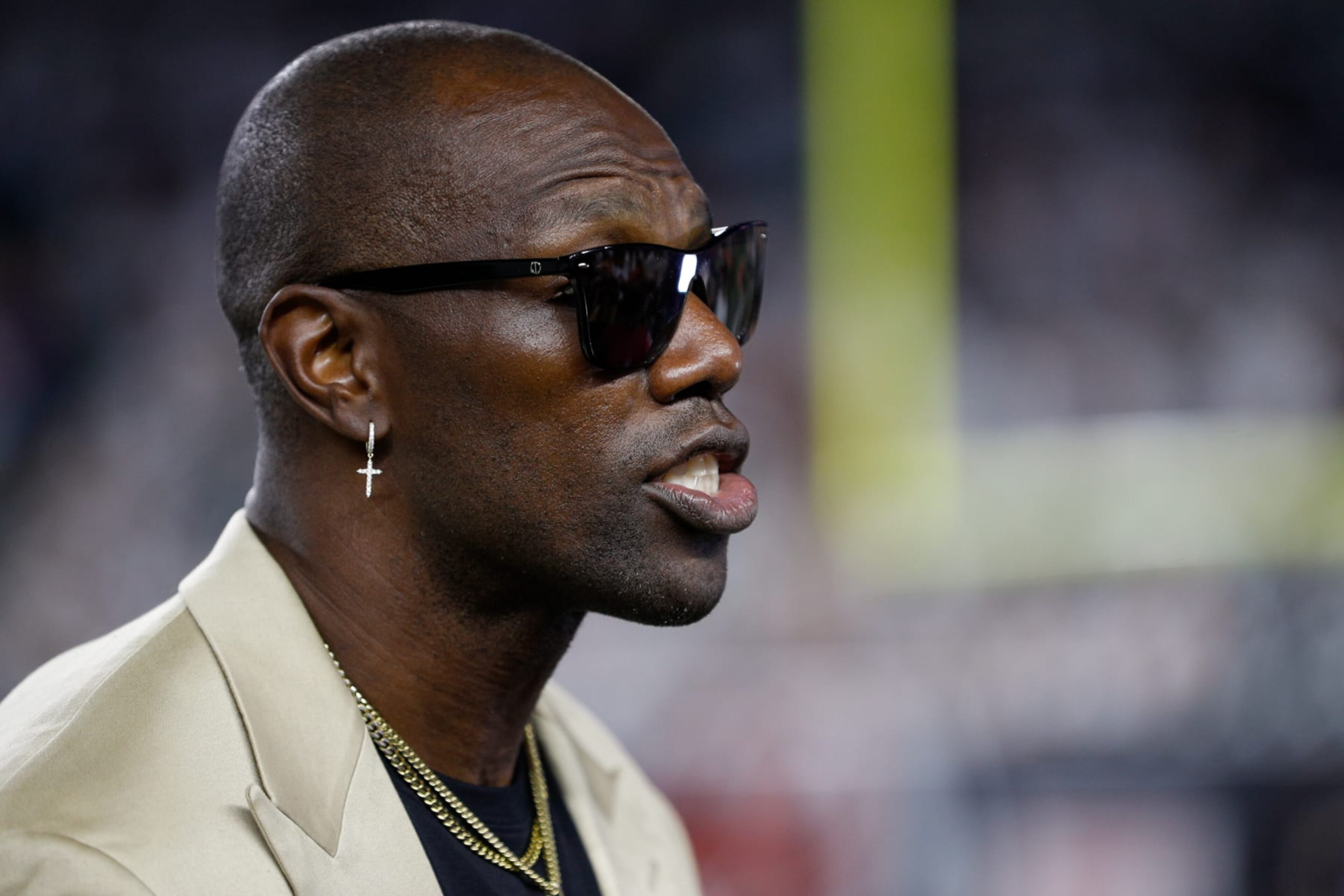 CINCINNATI, OH - SEPTEMBER 25: Former NFL player Terrell Owens before the game against the Los Angeles Rams and the Cincinnati Bengals on September 25, 2023, at Paycor Stadium in Cincinnati, OH. (Photo by Ian Johnson/Icon Sportswire via Getty Images) CINCINNATI, OH - SEPTEMBER 25: Former NFL player Terrell Owens before the game against the Los Angeles Rams and the Cincinnati Bengals on September 25, 2023, at Paycor Stadium in Cincinnati, OH. (Photo by Ian Johnson/Icon Sportswire via Getty Images)