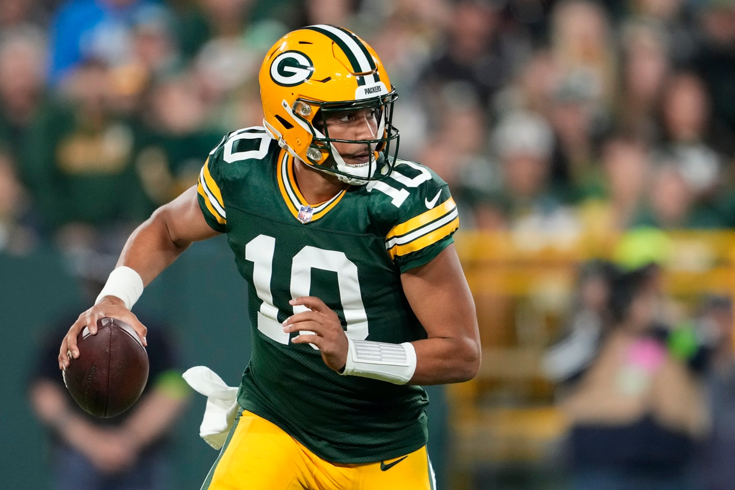 GREEN BAY, WISCONSIN - SEPTEMBER 28: Jordan Love #10 of the Green Bay Packers looks to throw a pass against the Detroit Lions during the first half in the game at Lambeau Field on September 28, 2023 in Green Bay, Wisconsin. (Photo by Patrick McDermott/Getty Images)