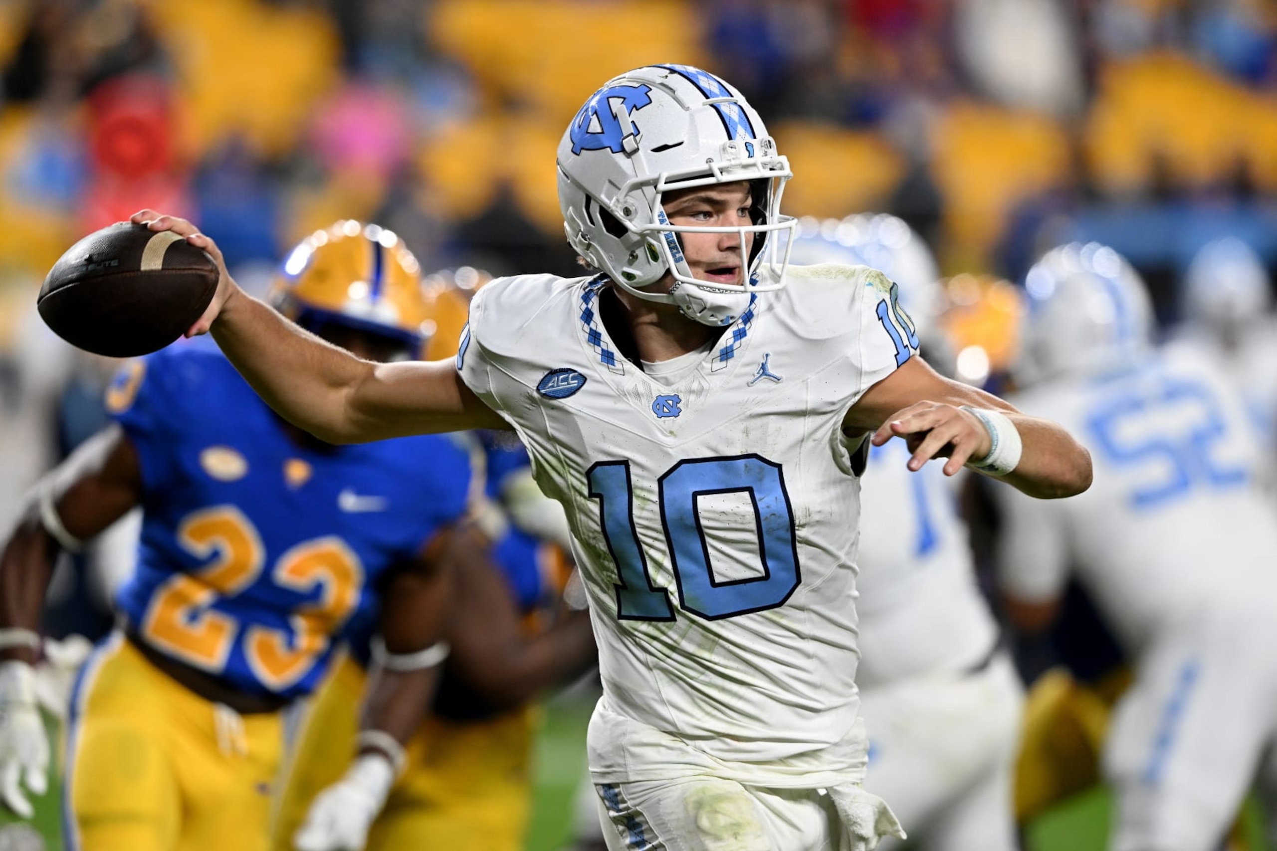 PITTSBURGH, PENNSYLVANIA - SEPTEMBER 23: Drake Maye #10 of the North Carolina Tar Heels throws a pass against the Pittsburgh Panthers at Acrisure Stadium on September 23, 2023 in Pittsburgh, Pennsylvania. (Photo by G Fiume/Getty Images)