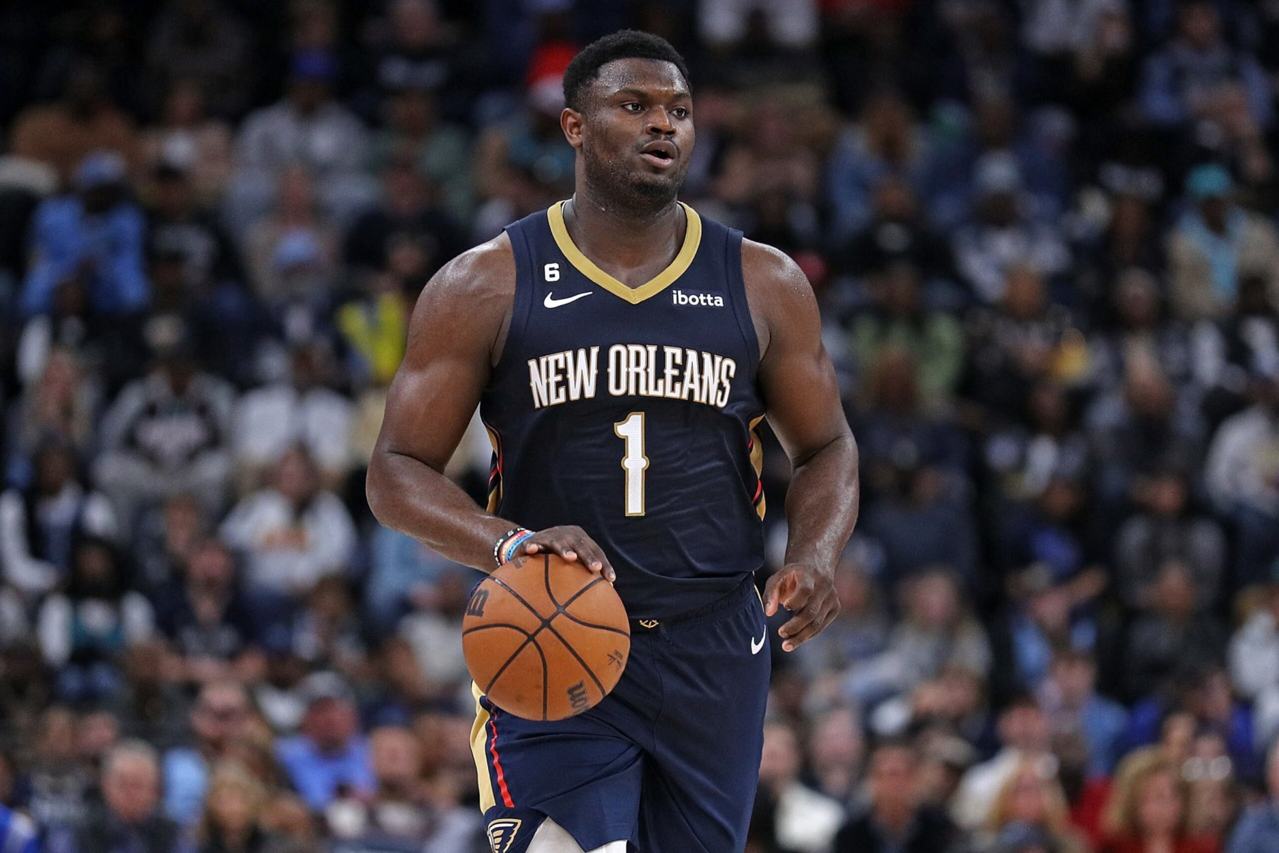 MEMPHIS, TENNESSEE - DECEMBER 31: Zion Williamson #1 of the New Orleans Pelicans brings the ball up court during the game against the Memphis Grizzlies at FedExForum on December 31, 2022 in Memphis, Tennessee. NOTE TO USER: User expressly acknowledges and agrees that, by downloading and or using this photograph, User is consenting to the terms and conditions of the Getty Images License Agreement. (Photo by Justin Ford/Getty Images)