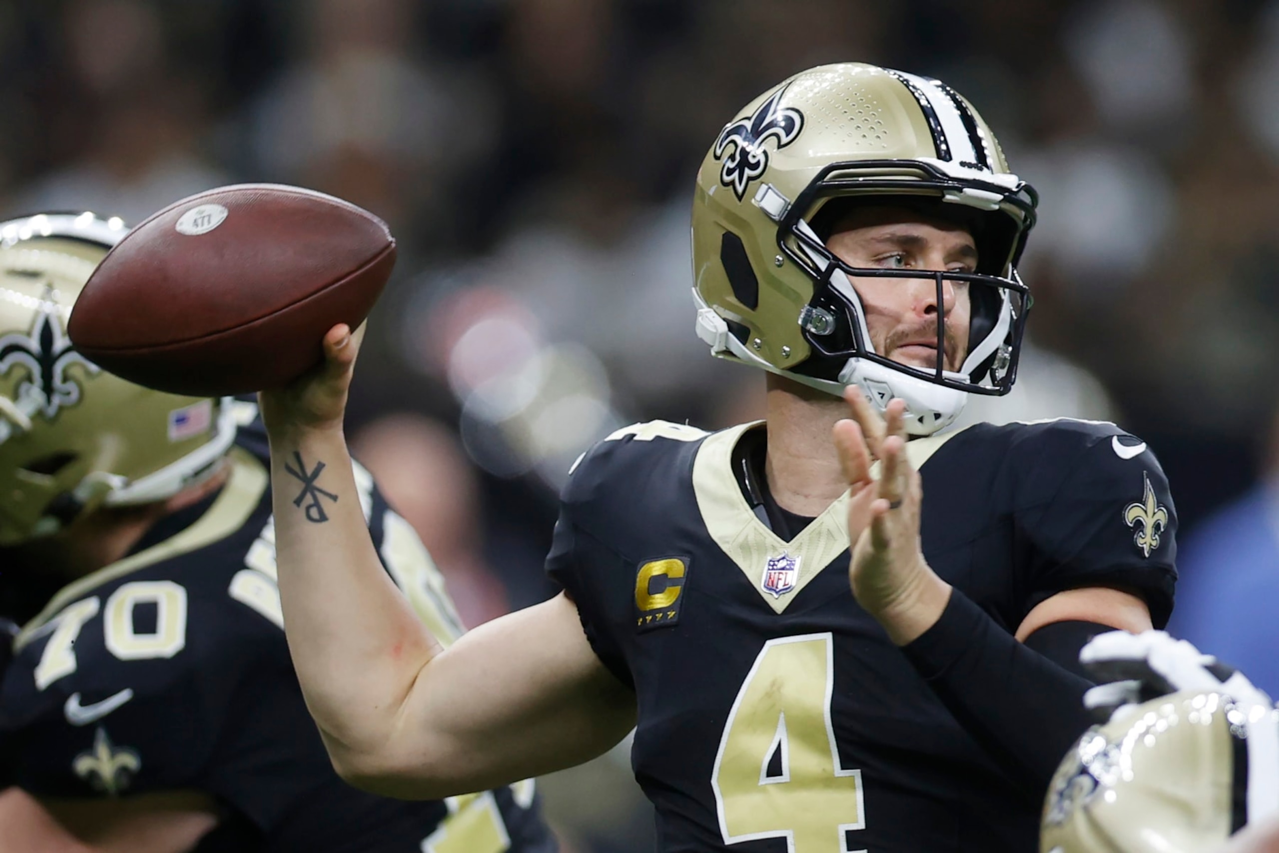 NEW ORLEANS, LOUISIANA - OCTOBER 01: Derek Carr #4 of the New Orleans Saints attempts a pass during the first half against the Tampa Bay Buccaneers at Caesars Superdome on October 01, 2023 in New Orleans, Louisiana. (Photo by Chris Graythen/Getty Images)
