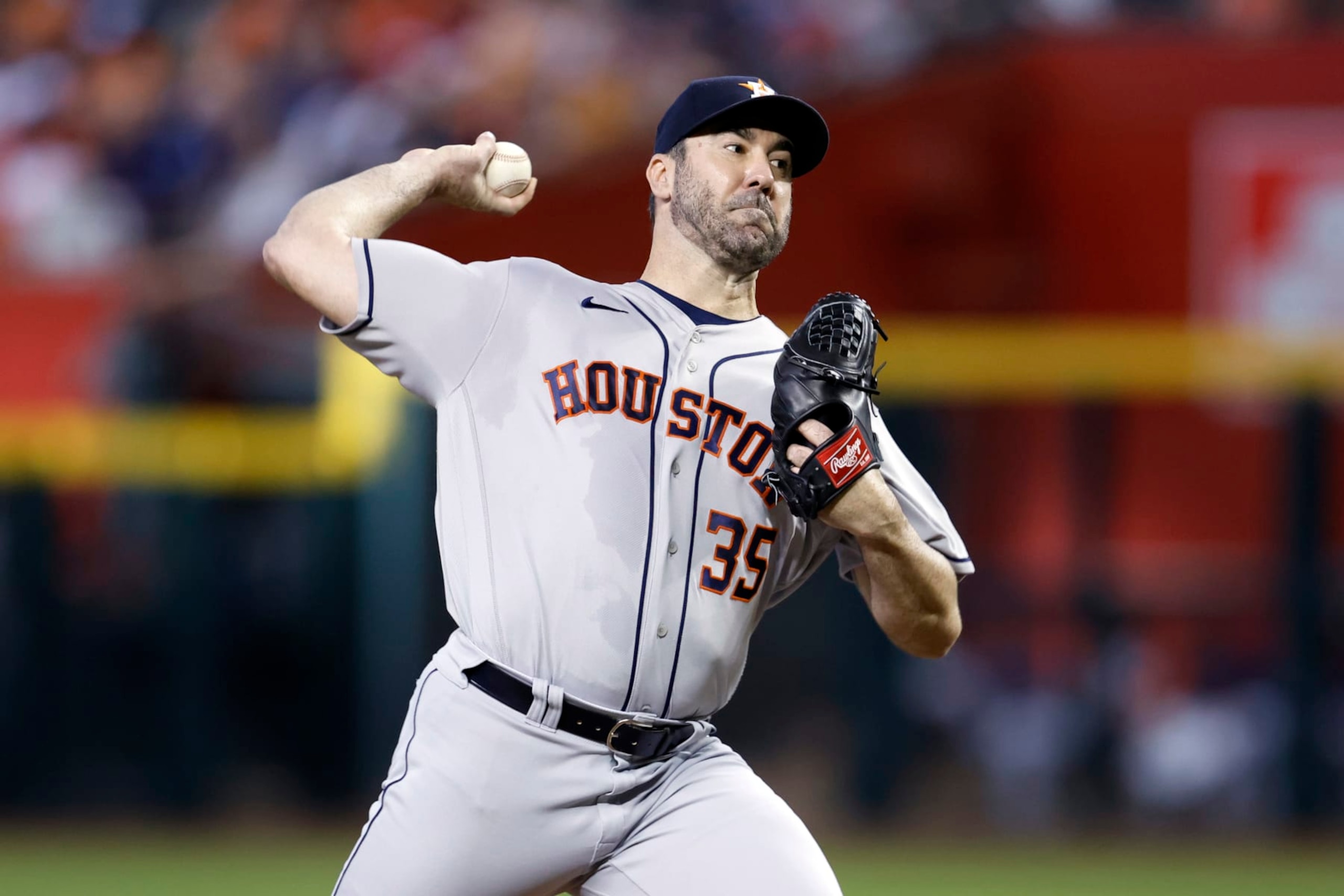PHOENIX, ARIZONA - SEPTEMBER 30: Starter Justin Verlander #35 of the Houston Astros pitches against the Arizona Diamondbacks during the first inning at Chase Field on September 30, 2023 in Phoenix, Arizona. (Photo by Chris Coduto/Getty Images) PHOENIX, ARIZONA - SEPTEMBER 30: Starter Justin Verlander #35 of the Houston Astros pitches against the Arizona Diamondbacks during the first inning at Chase Field on September 30, 2023 in Phoenix, Arizona. (Photo by Chris Coduto/Getty Images)